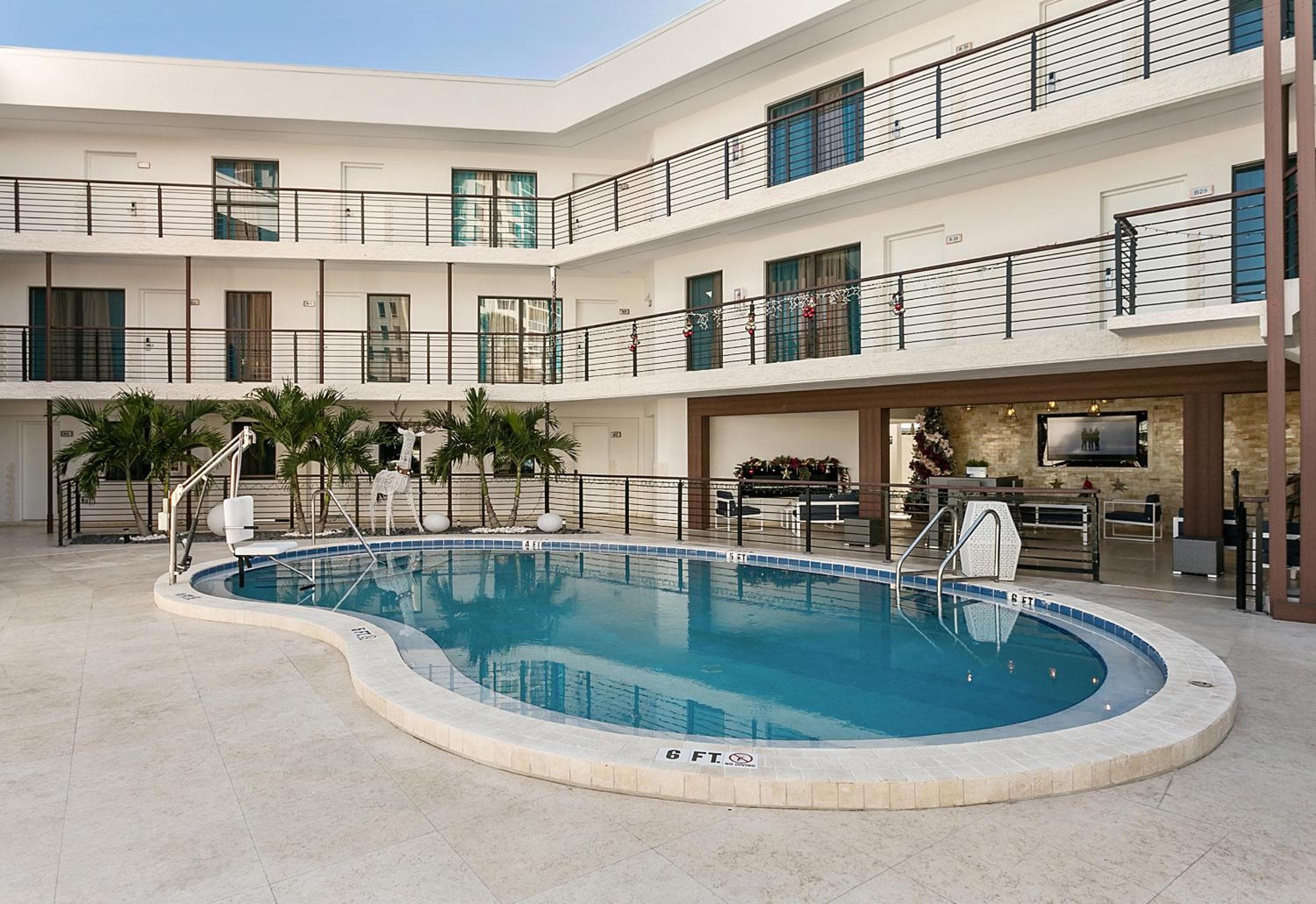 Deco Boutique Hotel — 2