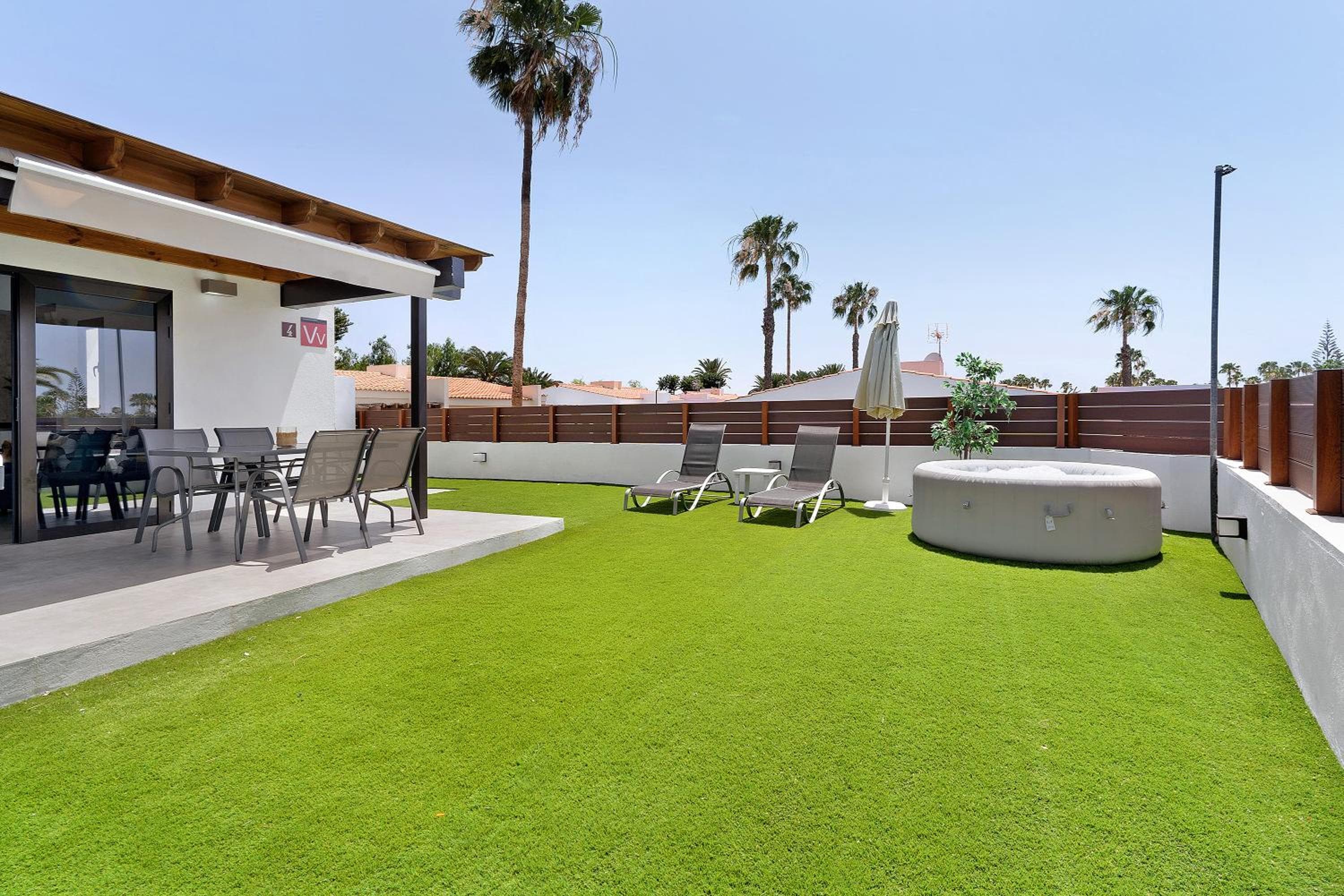 Casa Luna Kingbed and Jacuzzi — 1