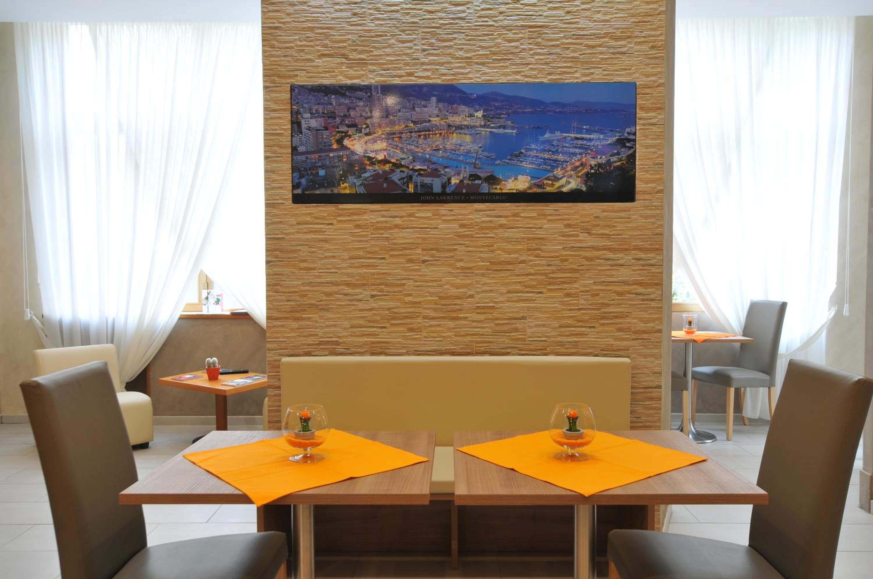 Hotel Montecarlo — 14