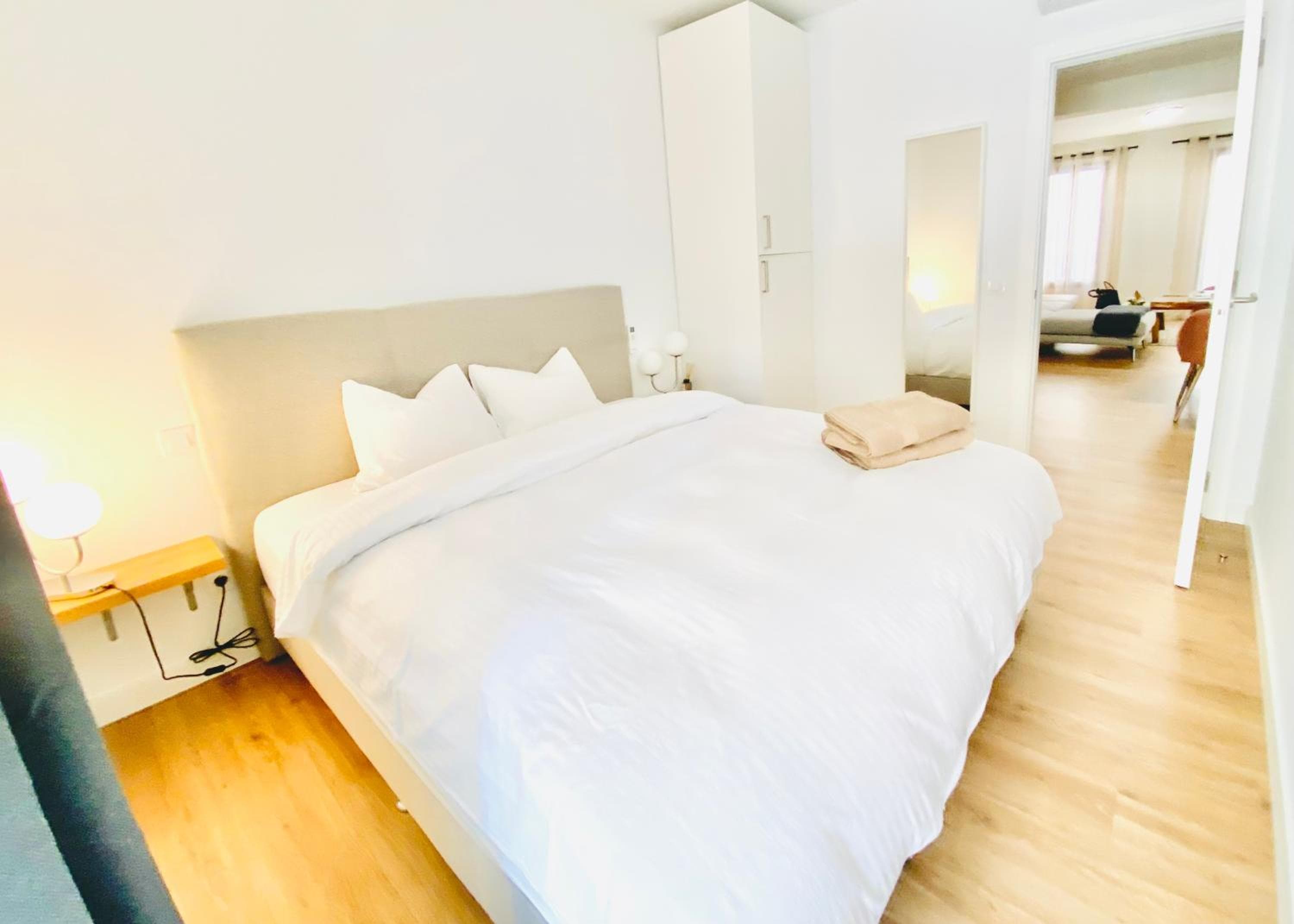 Hotel Apartment with 2-en suite Bedrooms — 4
