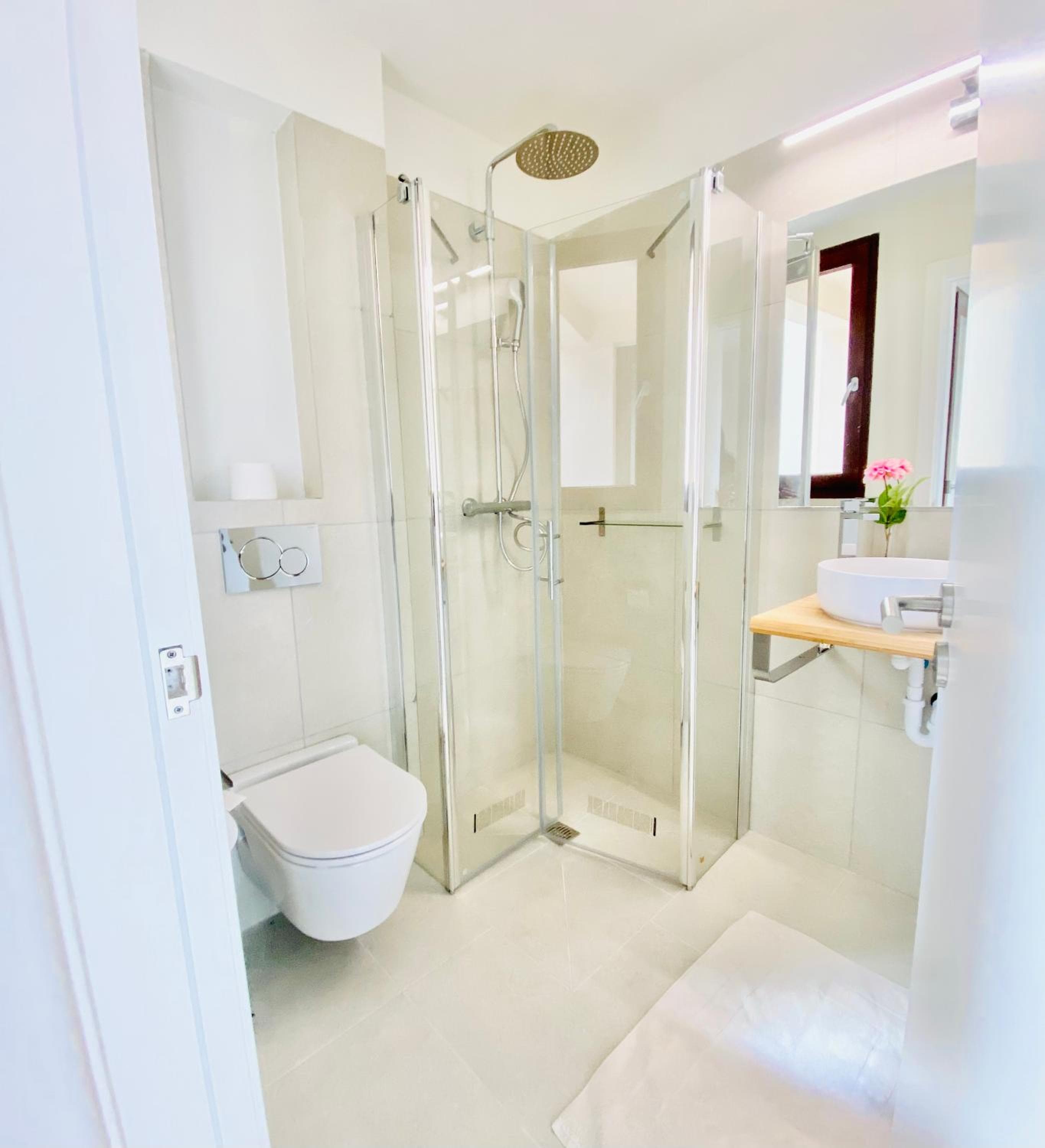 Hotel Apartment with 2-en suite Bedrooms — 6
