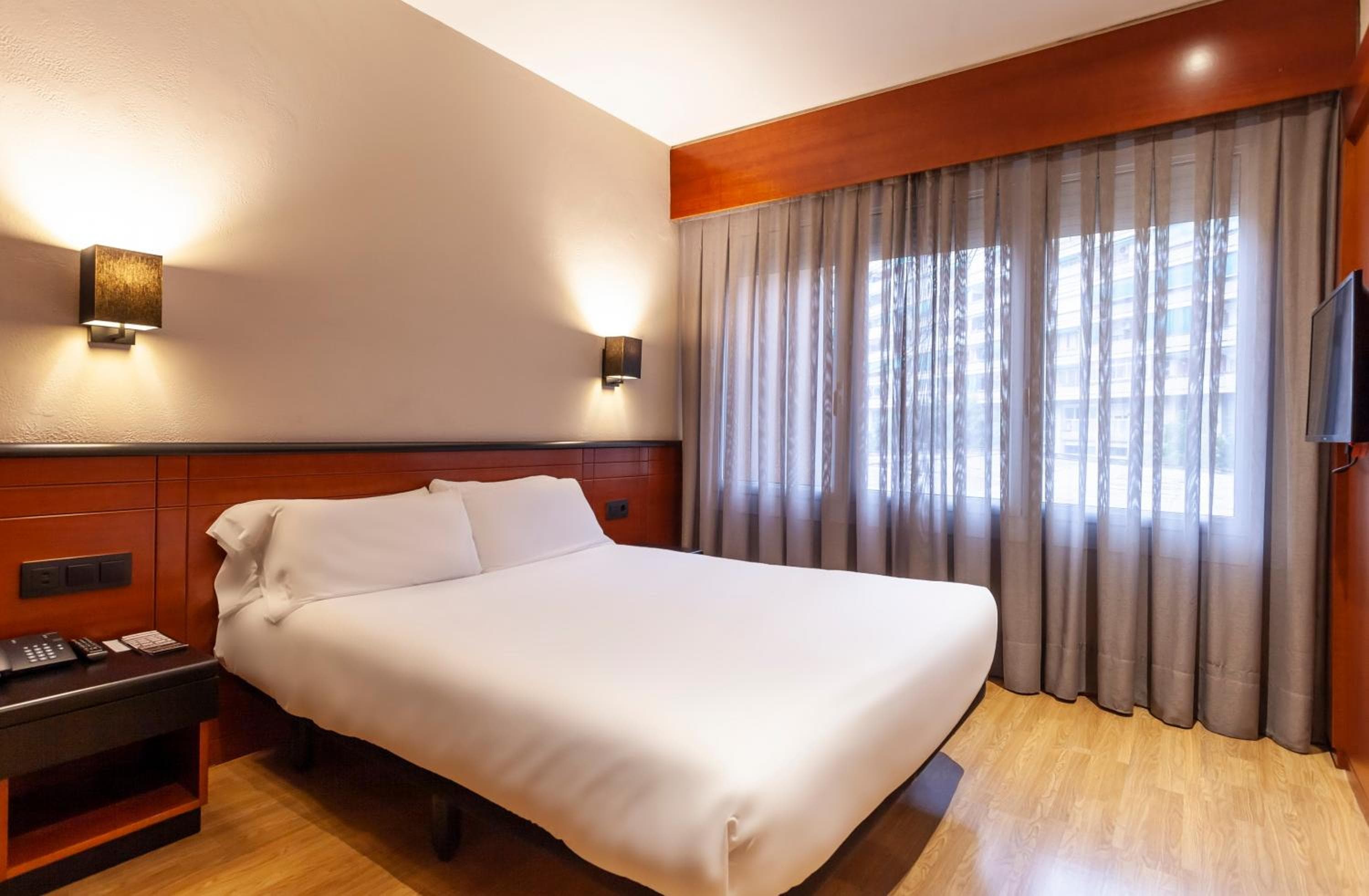 Hotel Derby — 9