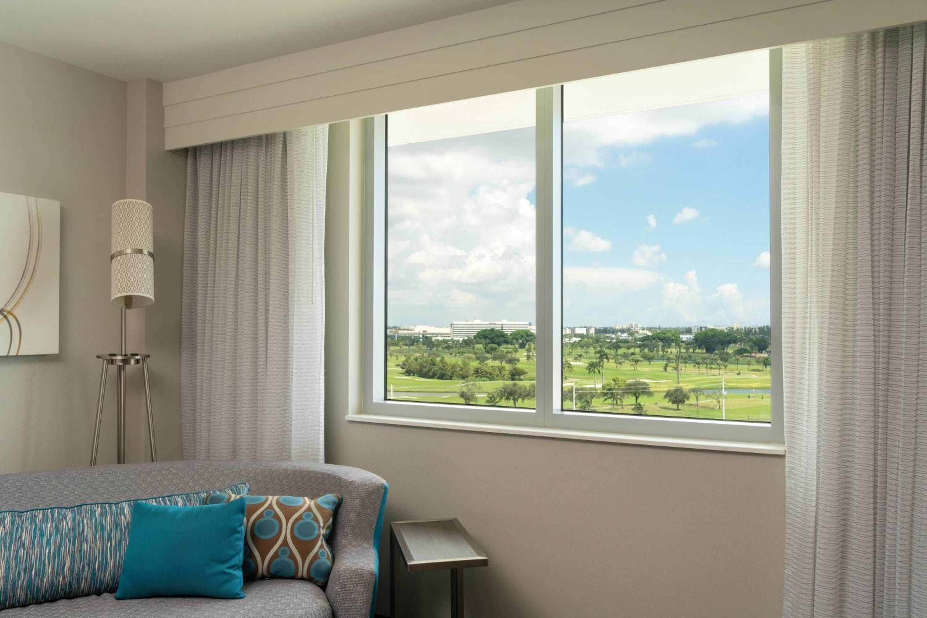 Cortile del Marriott Miami Airport — 13