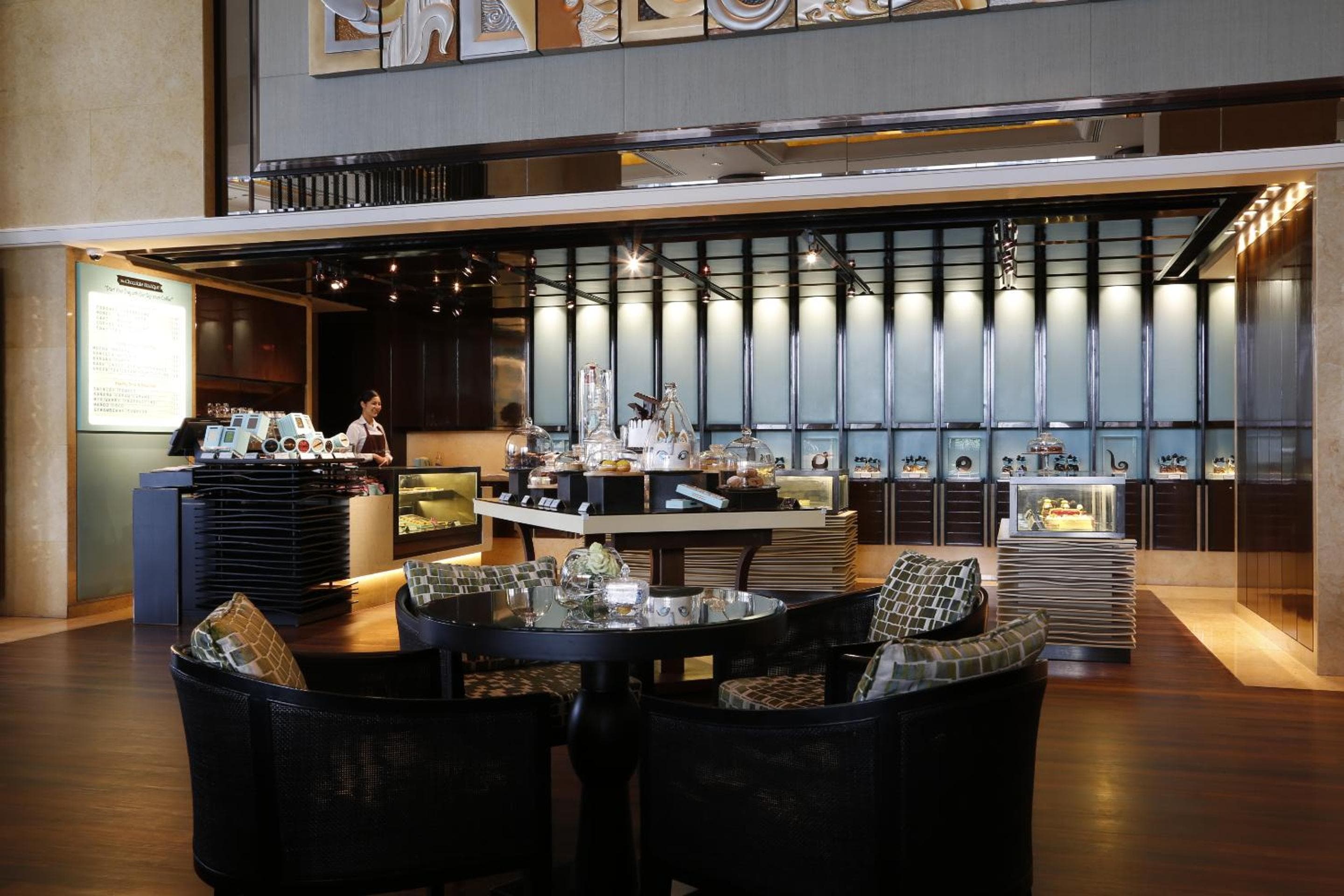 Shangri-La Bangkok hotel, 89 Soi Wat Suan Plu, Bangrak, Bangkok, Thailand — photo 136