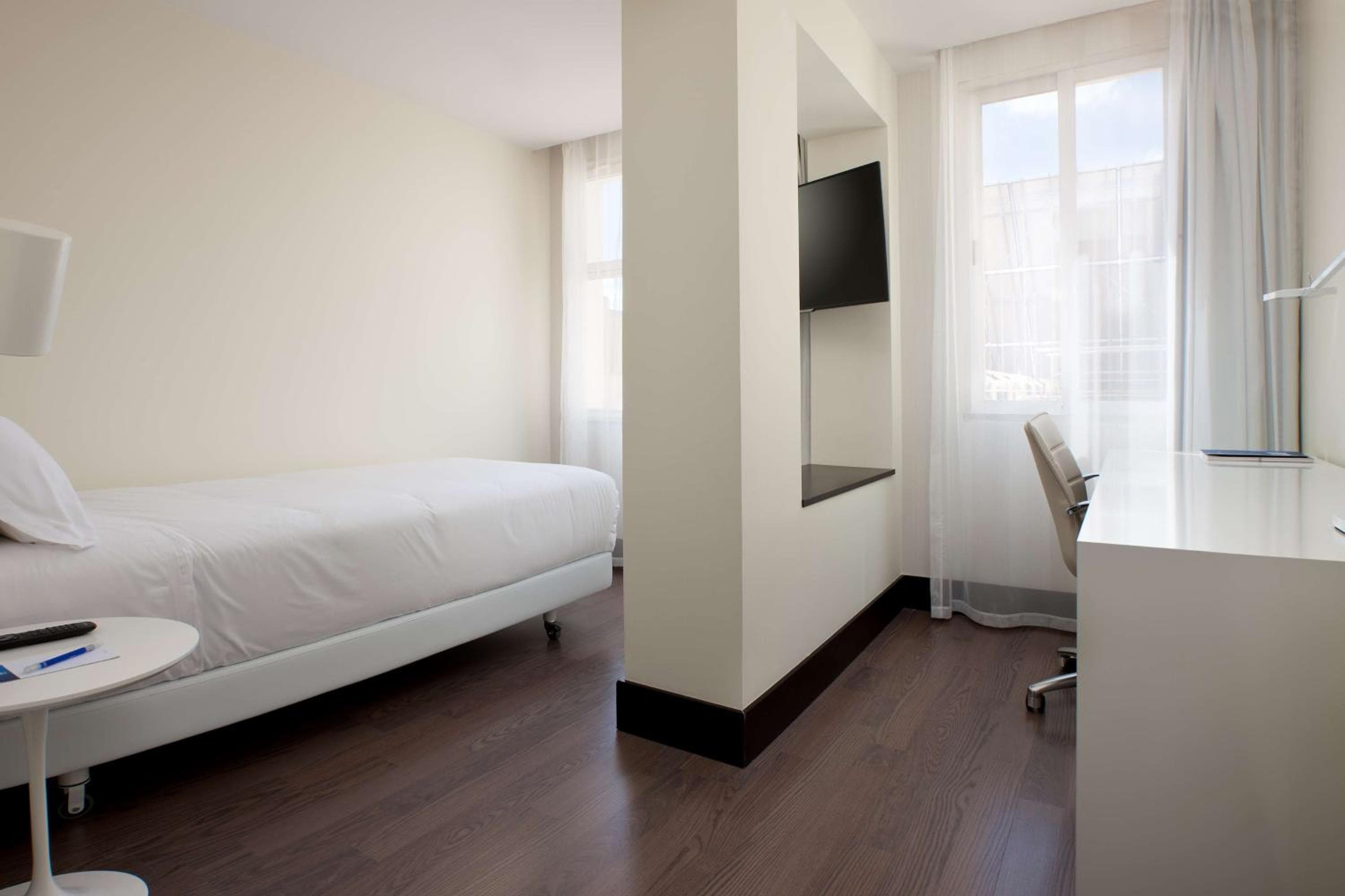 NH Madrid Lagasca — 28
