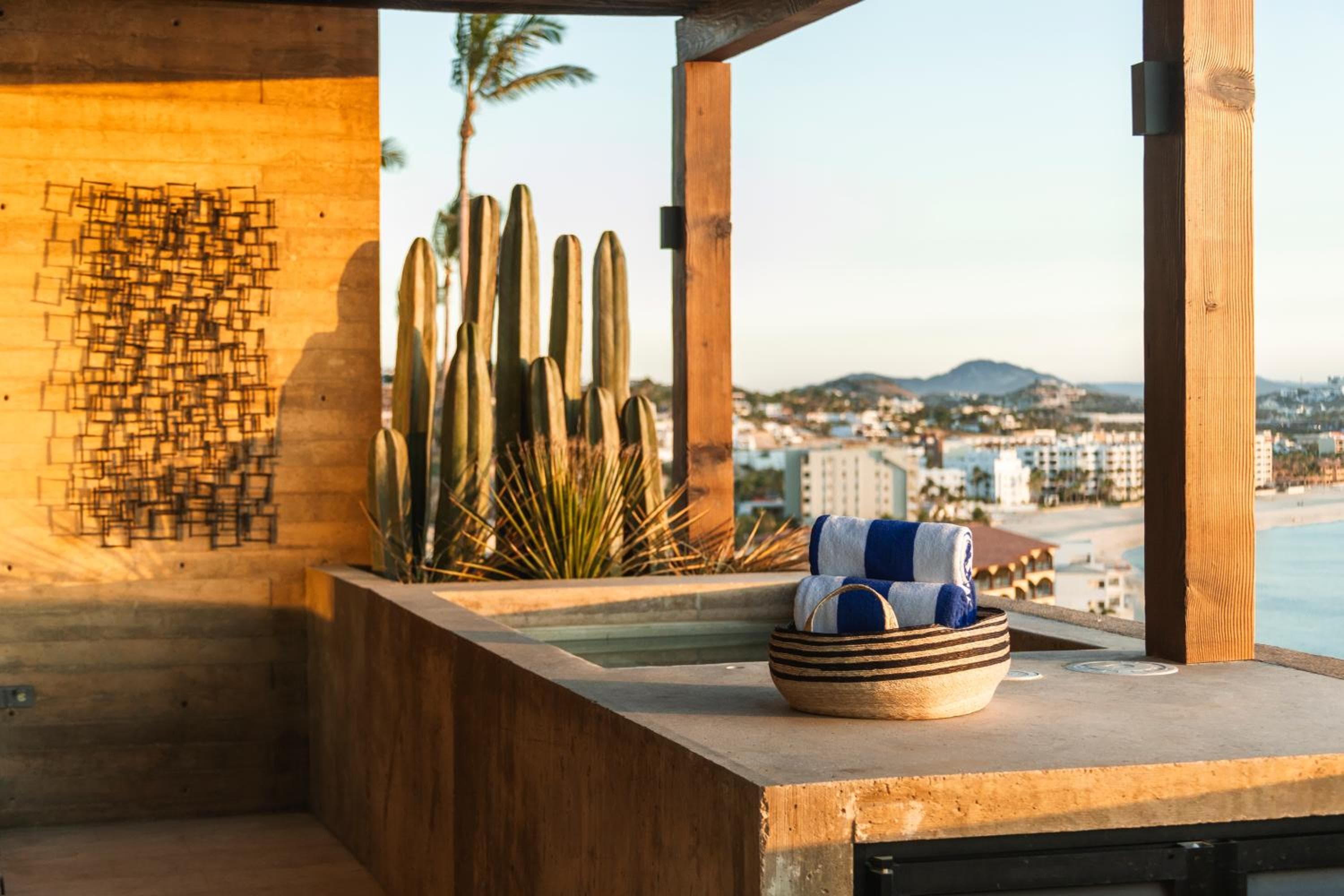 Jacuzzi privado - Vistas impresionantes - Terraza exterior — 14