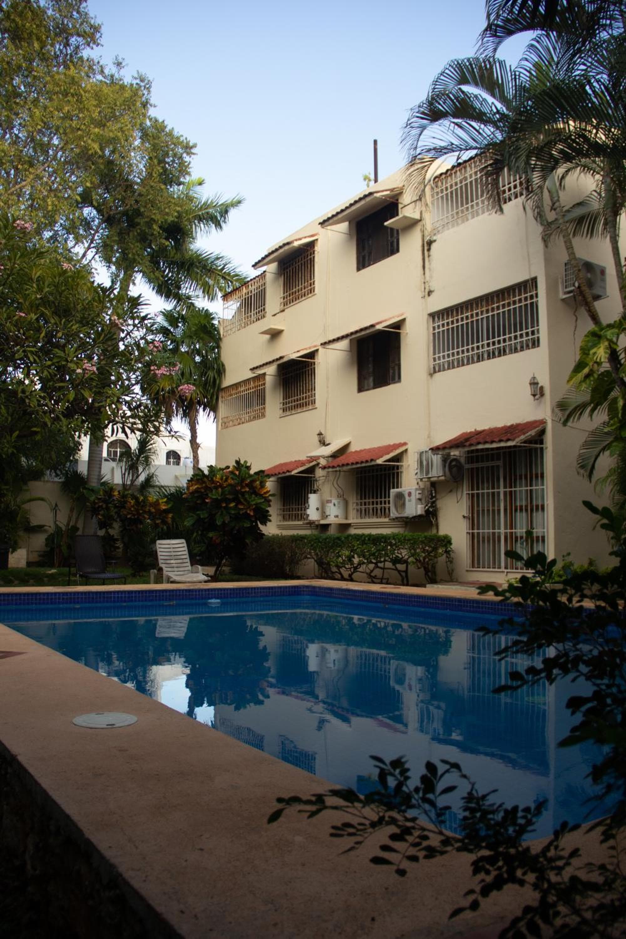 Departamento Céntrico y Moderno en Cancún. — 2