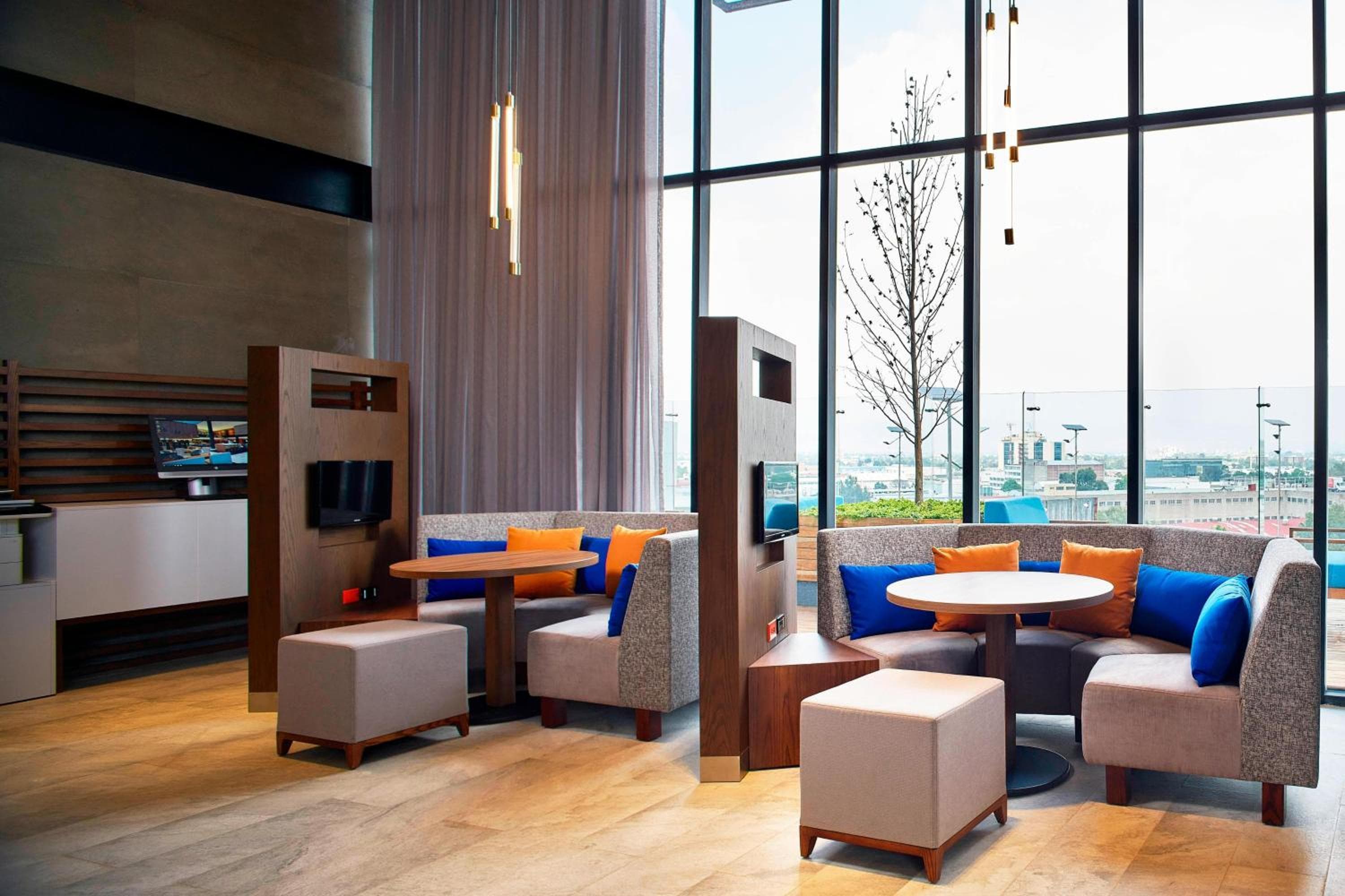 Courtyard by Marriott Mexico City Toreo — 15