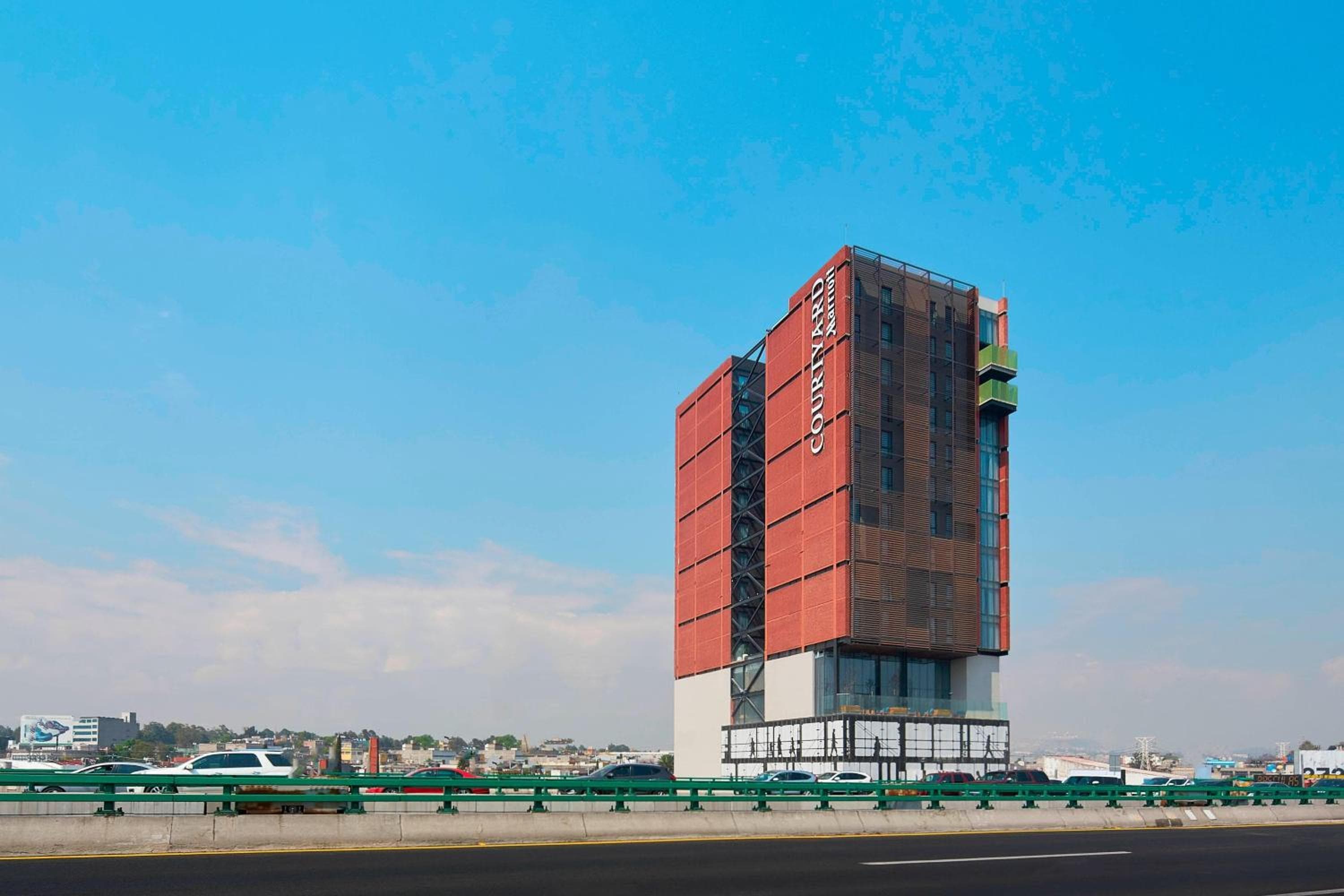 Courtyard by Marriott Mexico City Toreo — 1