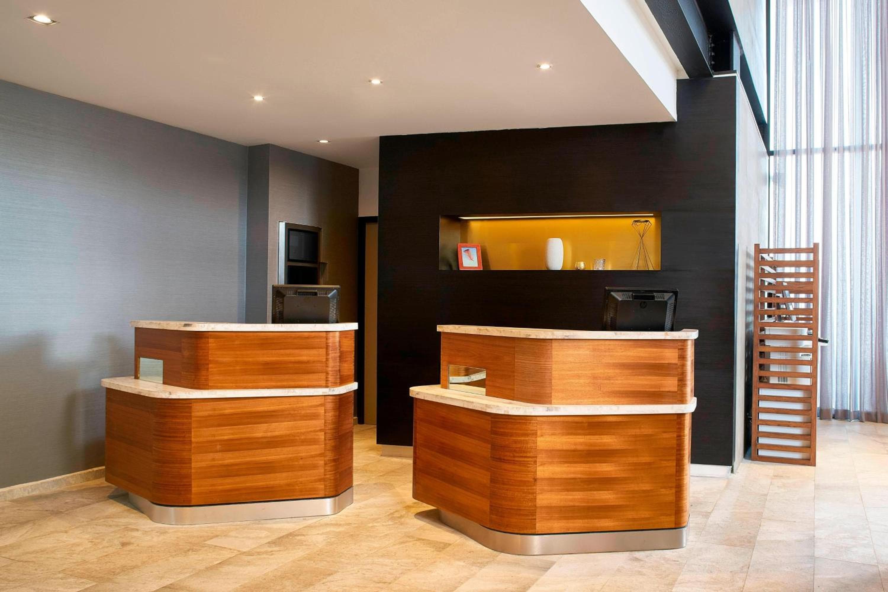 Courtyard by Marriott Mexico City Toreo — 3