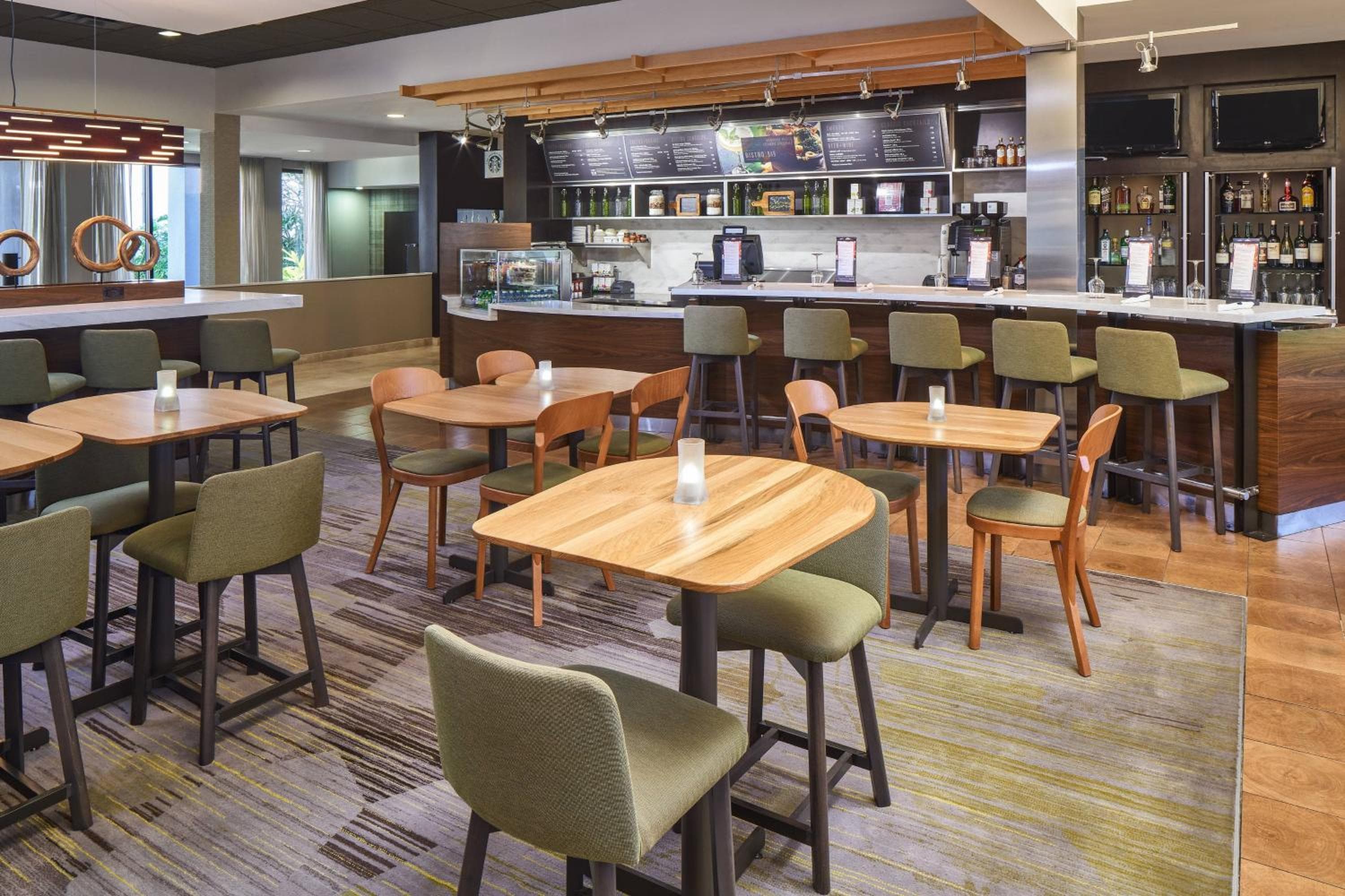 Cortile del Marriott Orlando Airport — 20
