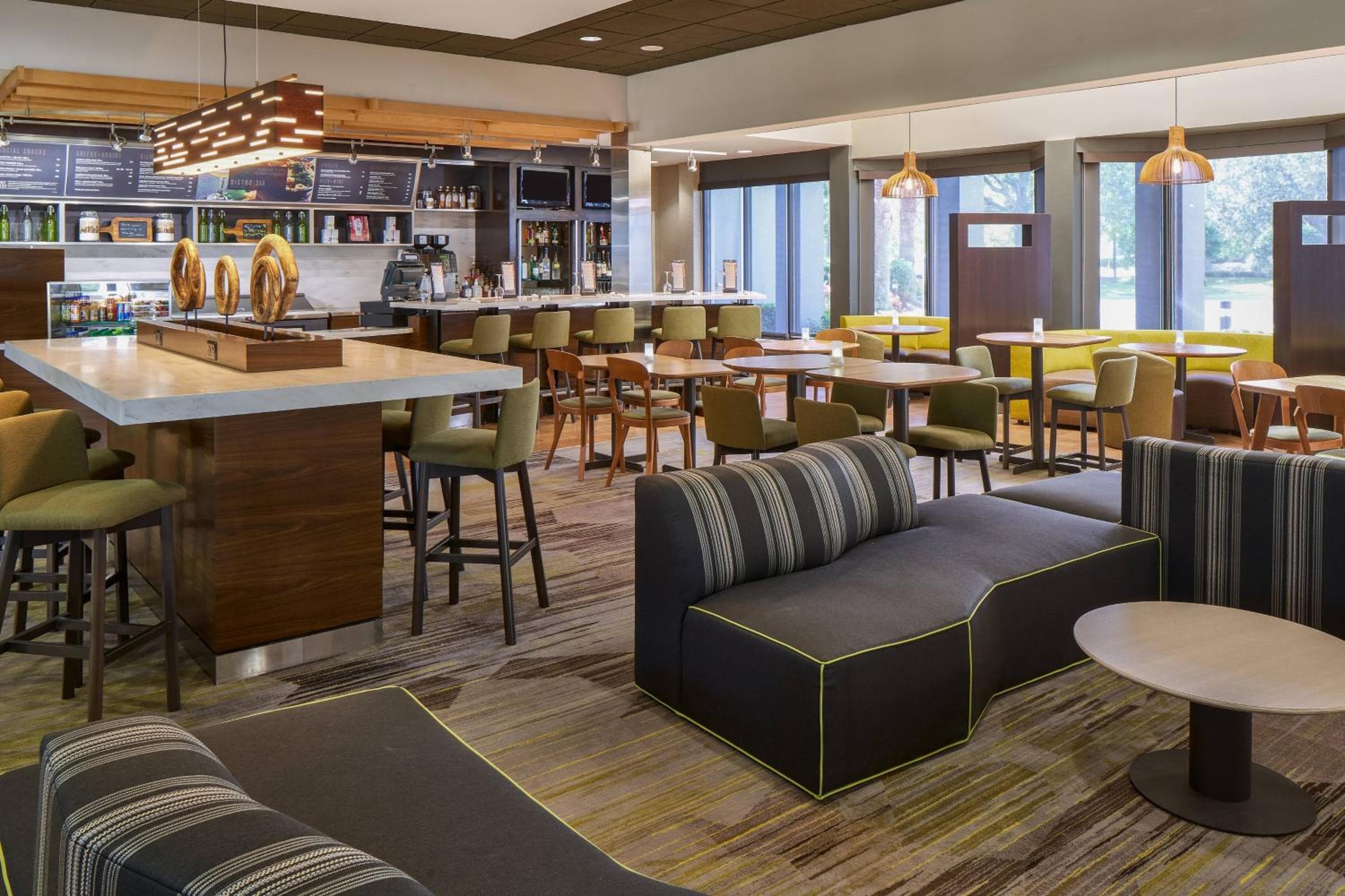 Cortile del Marriott Orlando Airport — 21