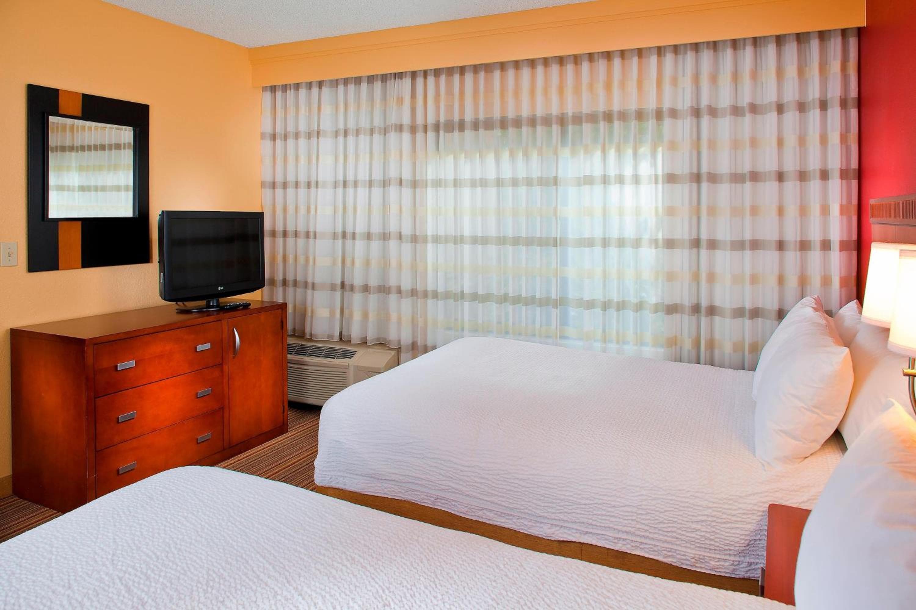 Cortile del Marriott Orlando Airport — 15