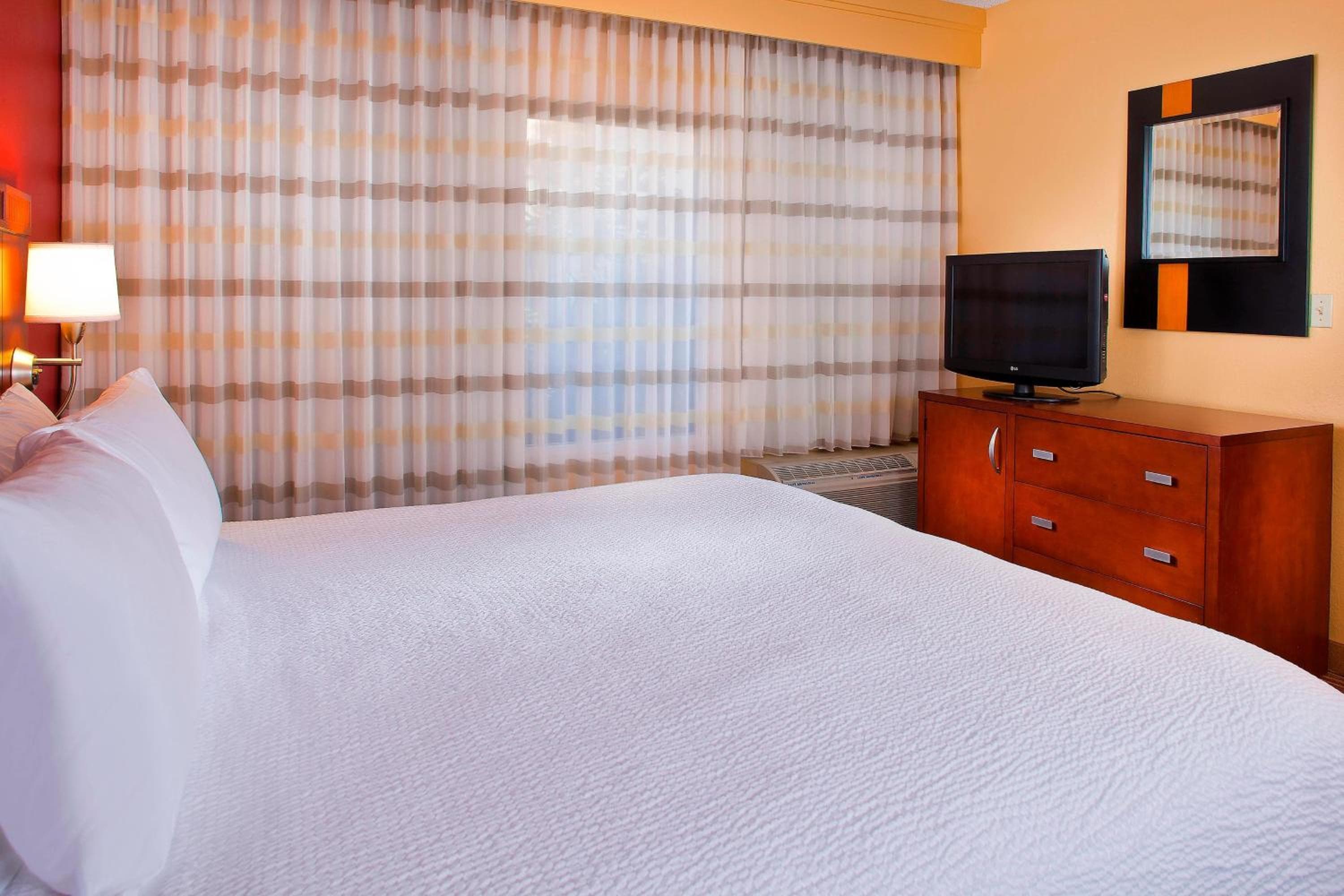Cortile del Marriott Orlando Airport — 13