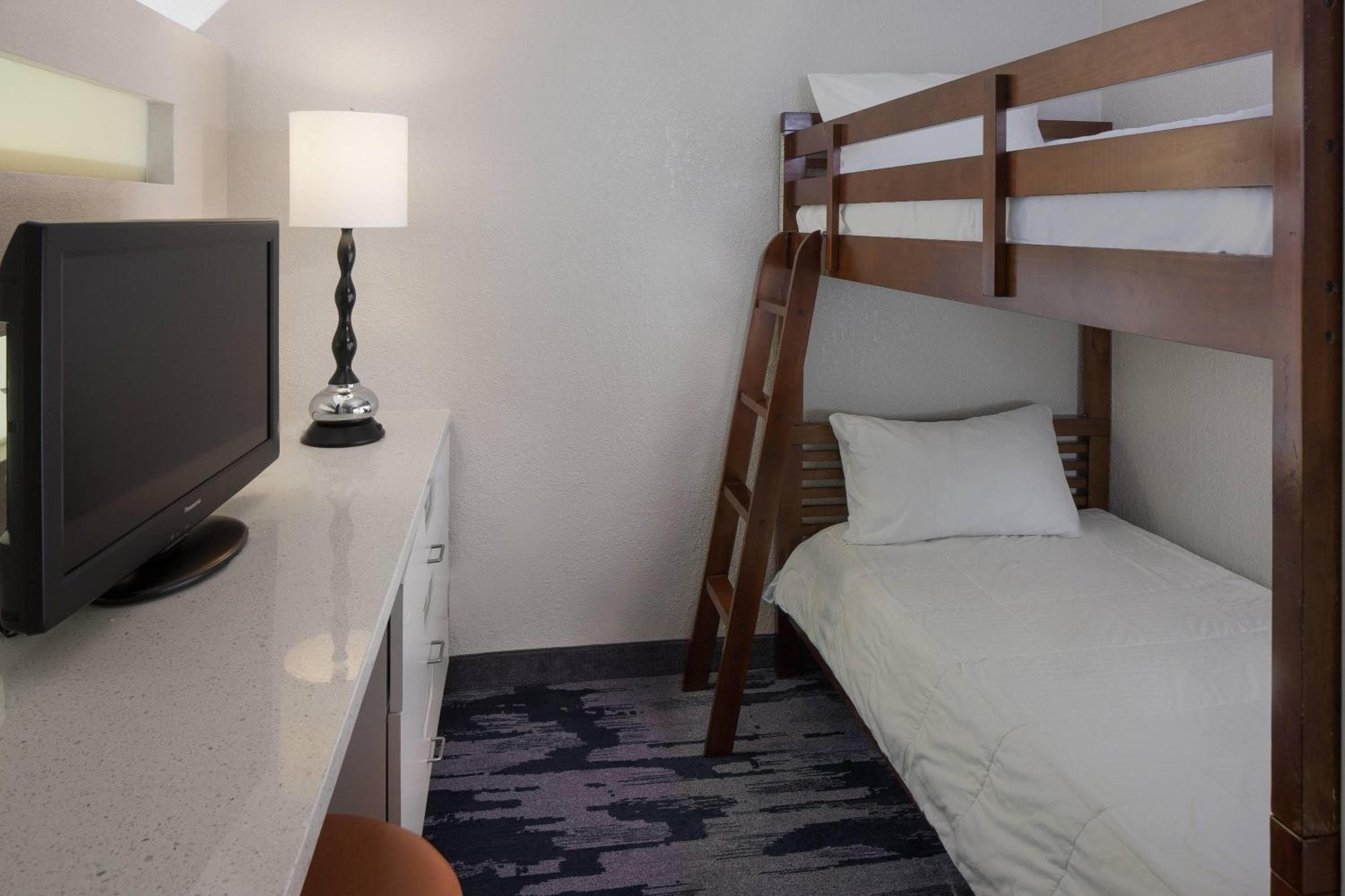 Fairfield Inn & Suites by Marriott Orlando Lake Buena Vista — 15