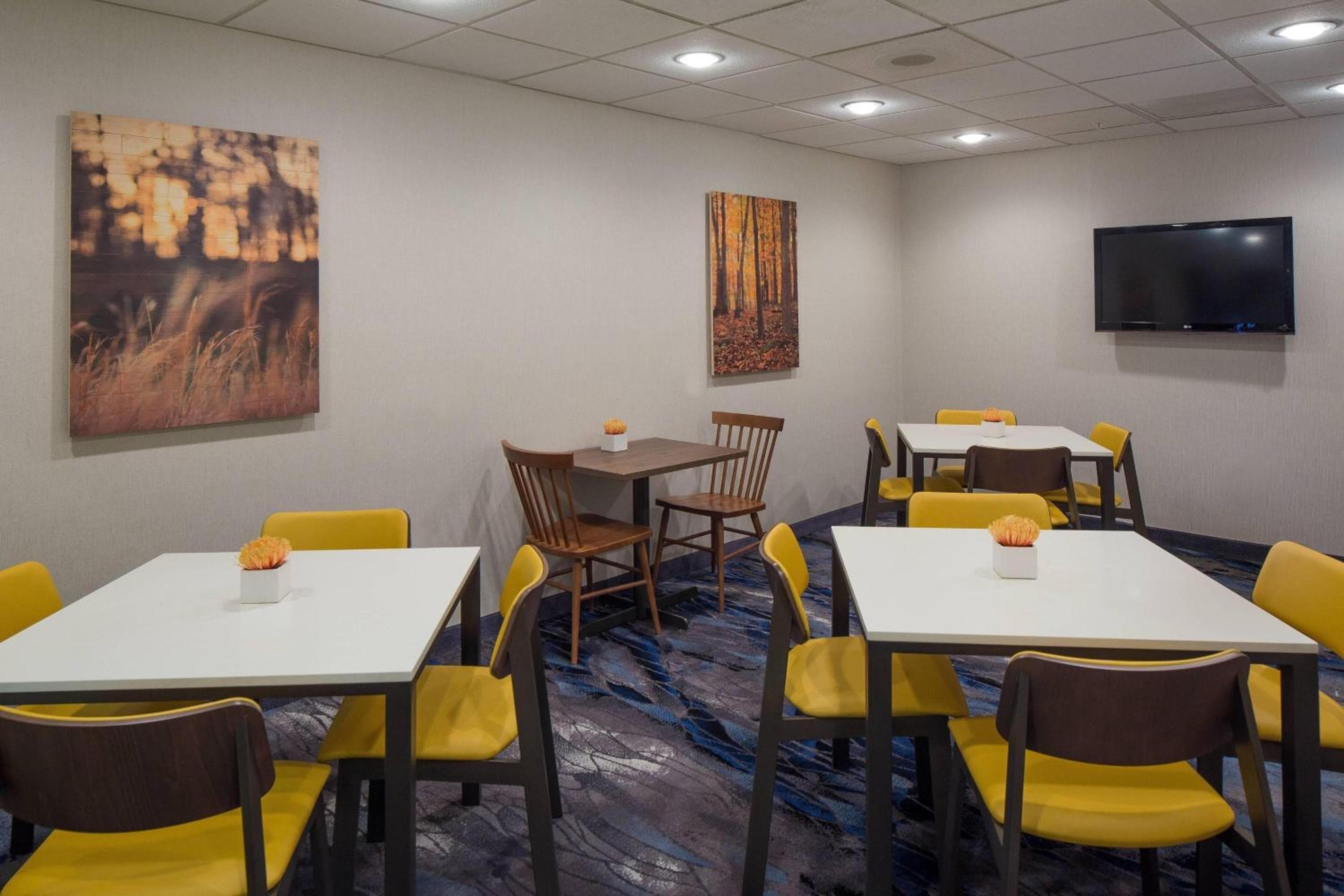 Fairfield Inn & Suites by Marriott Orlando Lake Buena Vista — 19
