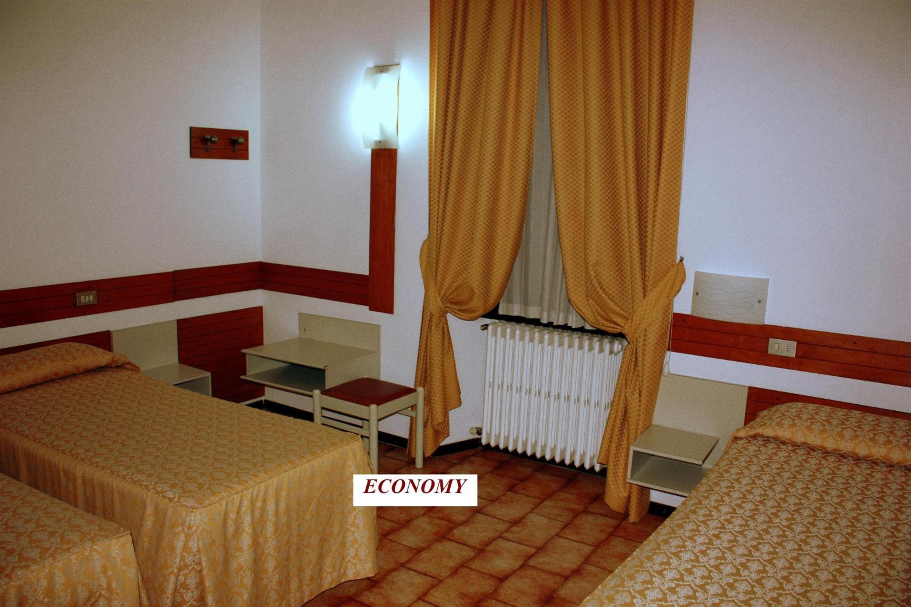 Pequeño hotel — 25