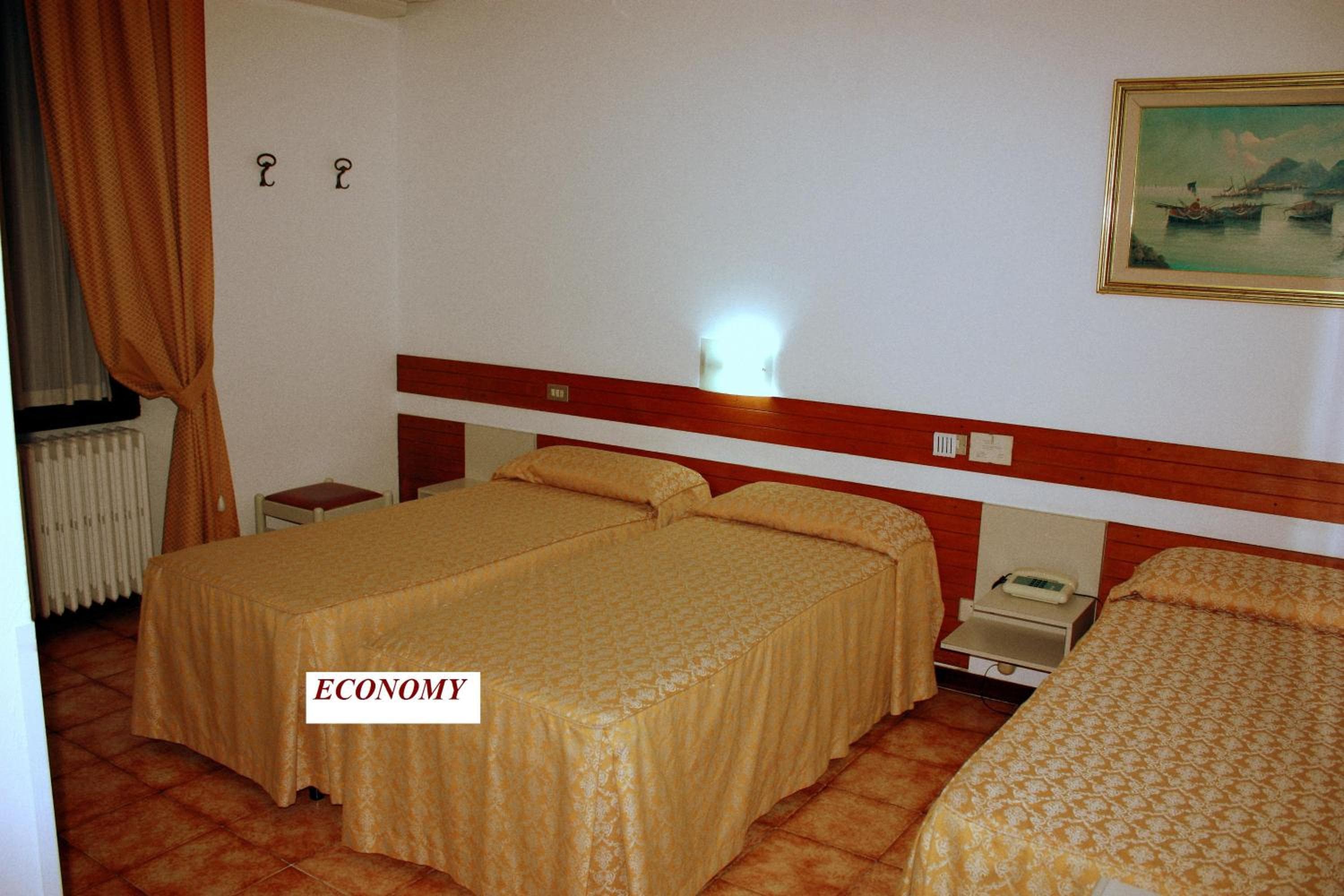 Pequeño hotel — 20