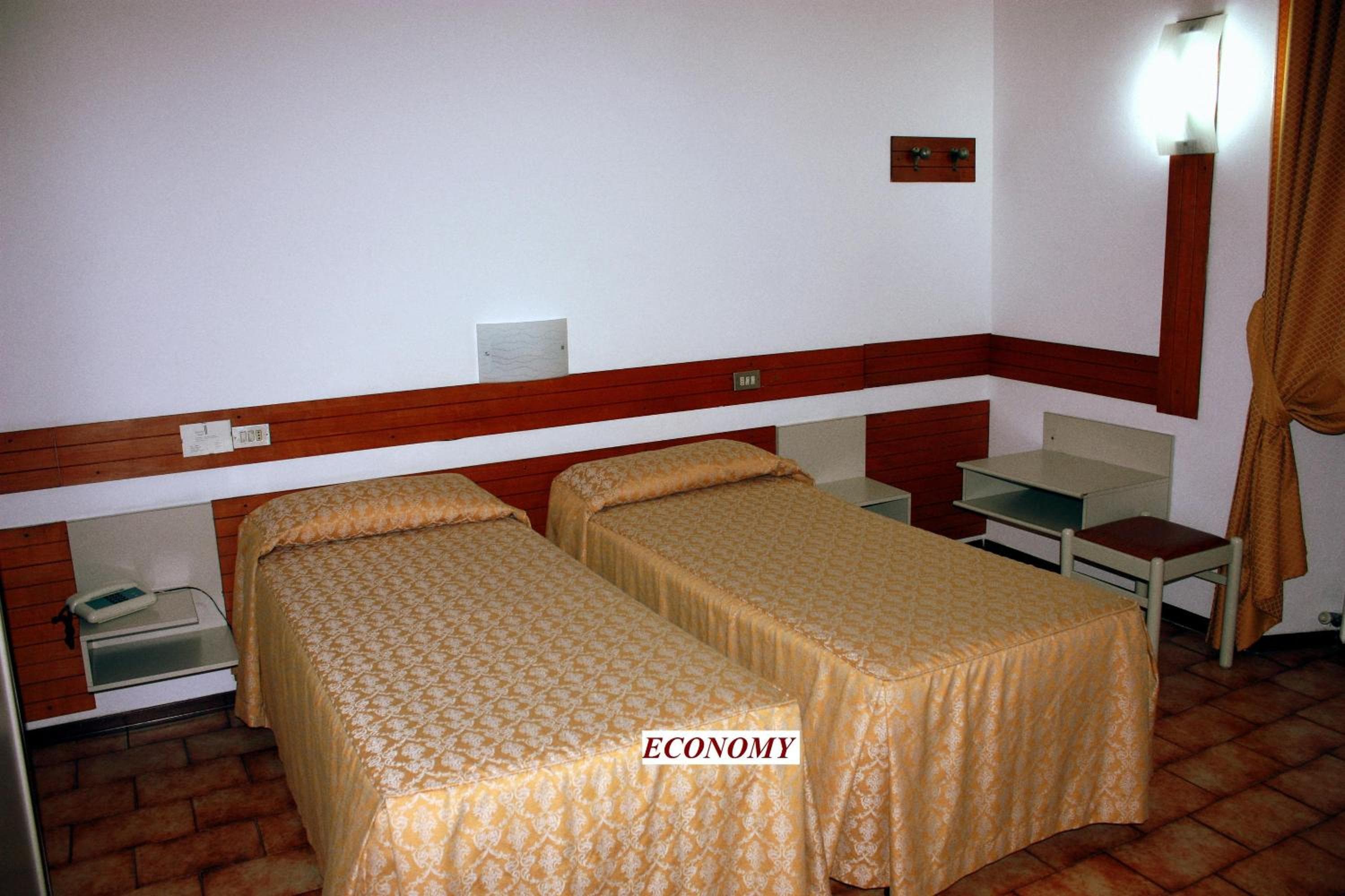 Pequeño hotel — 21
