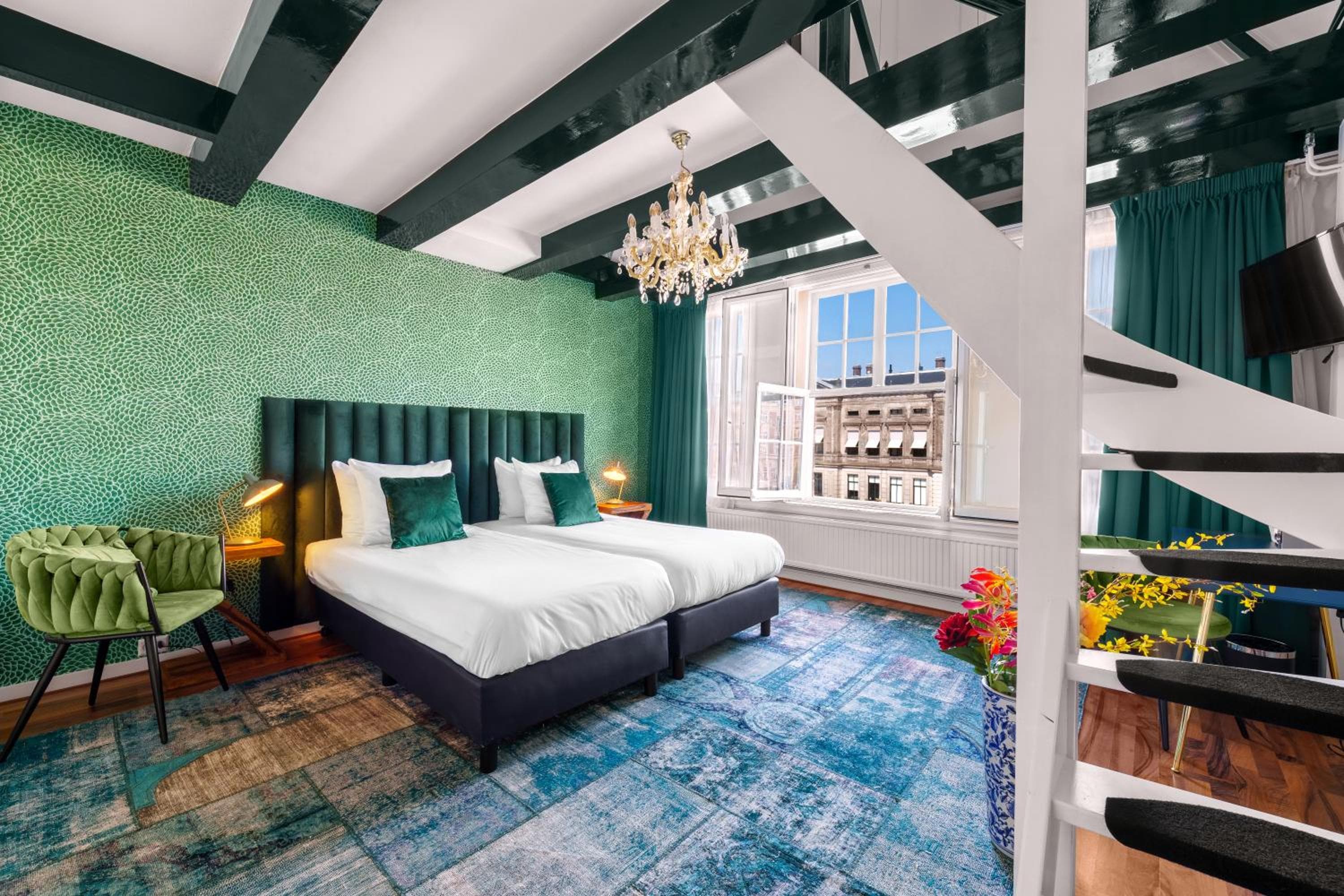 Hotel des Arts — 10