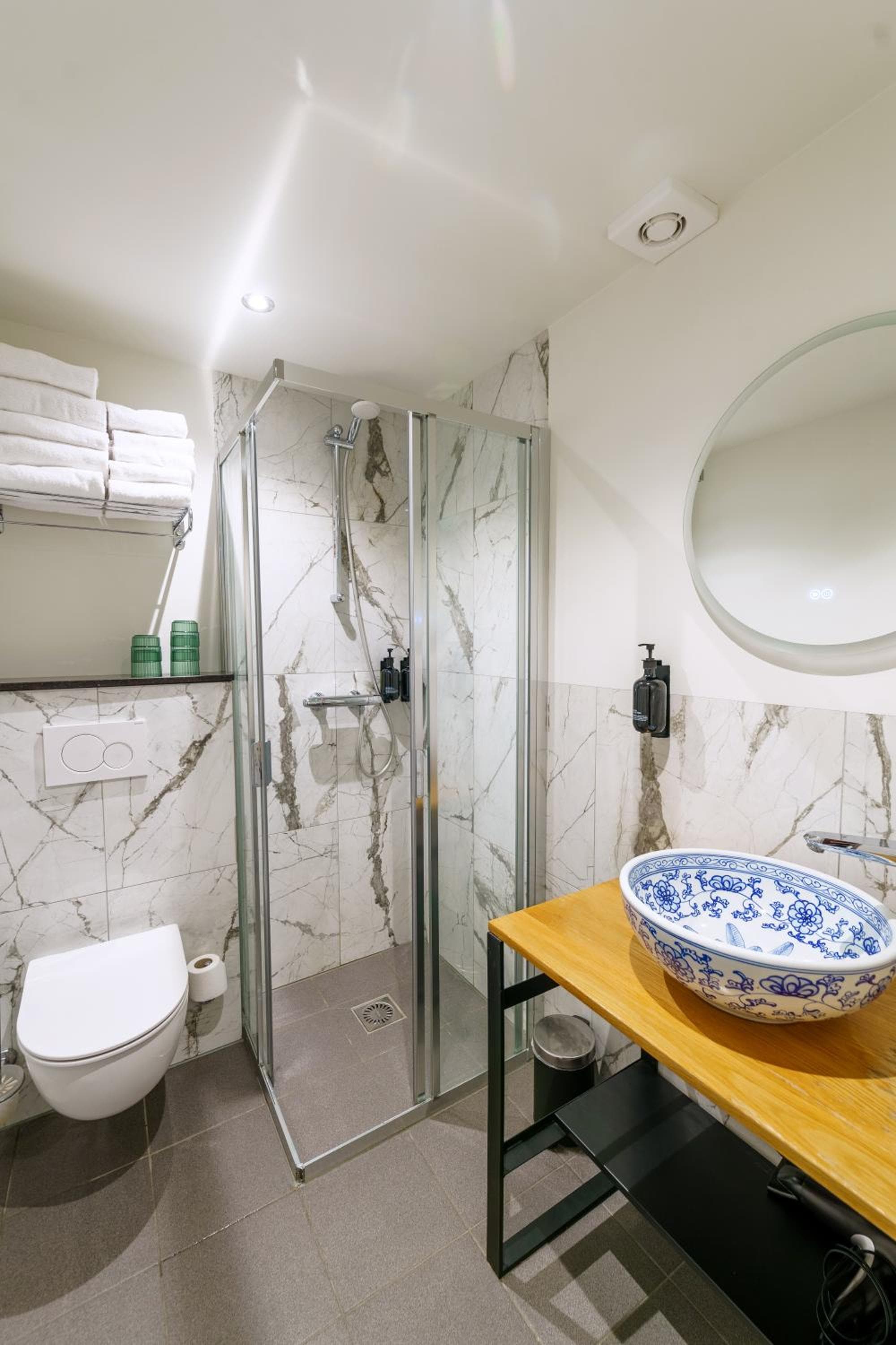Hotel des Arts — 28