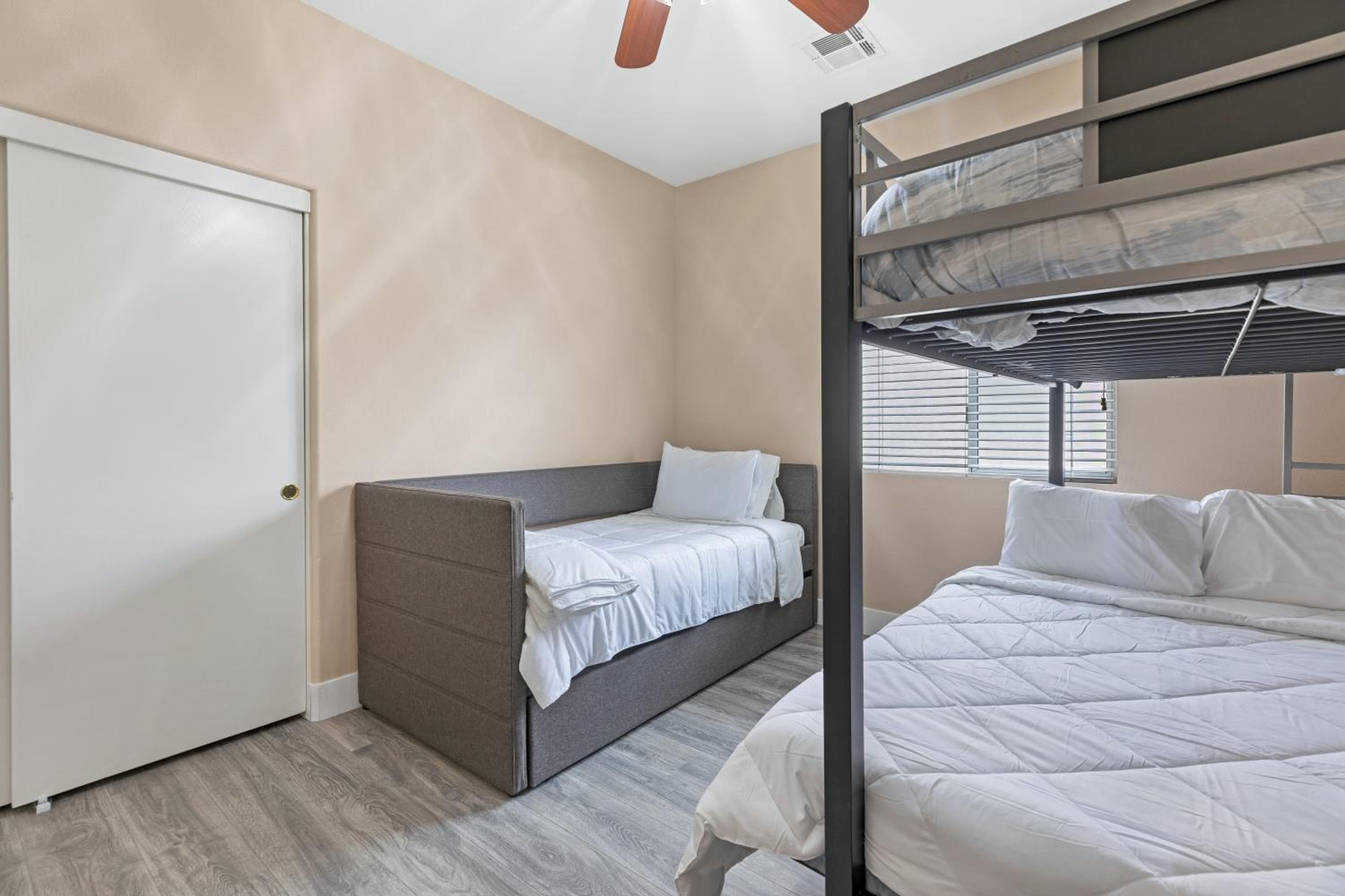 Beautiful Spacious Single Story Vegas Home — 4