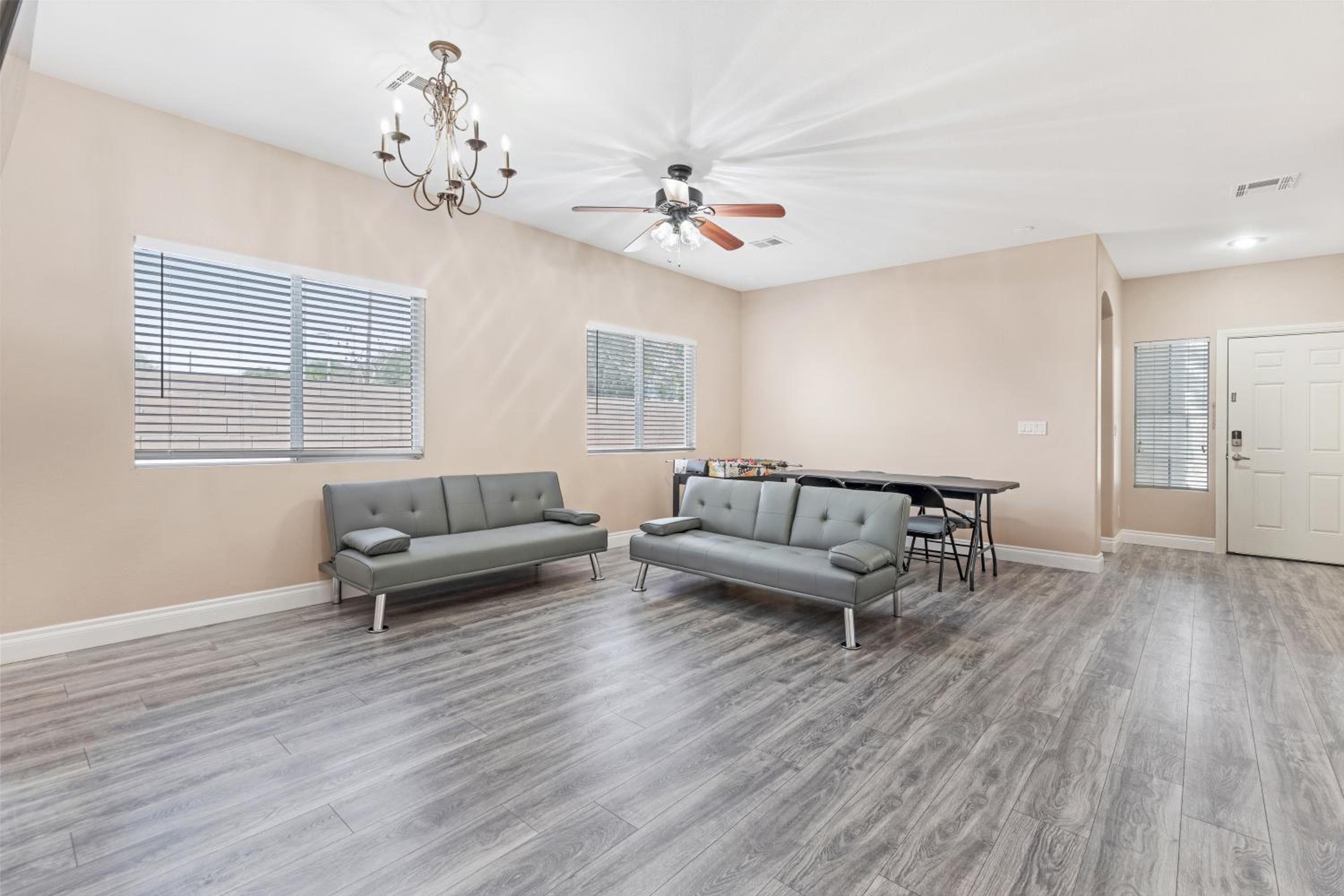 Beautiful Spacious Single Story Vegas Home — 3