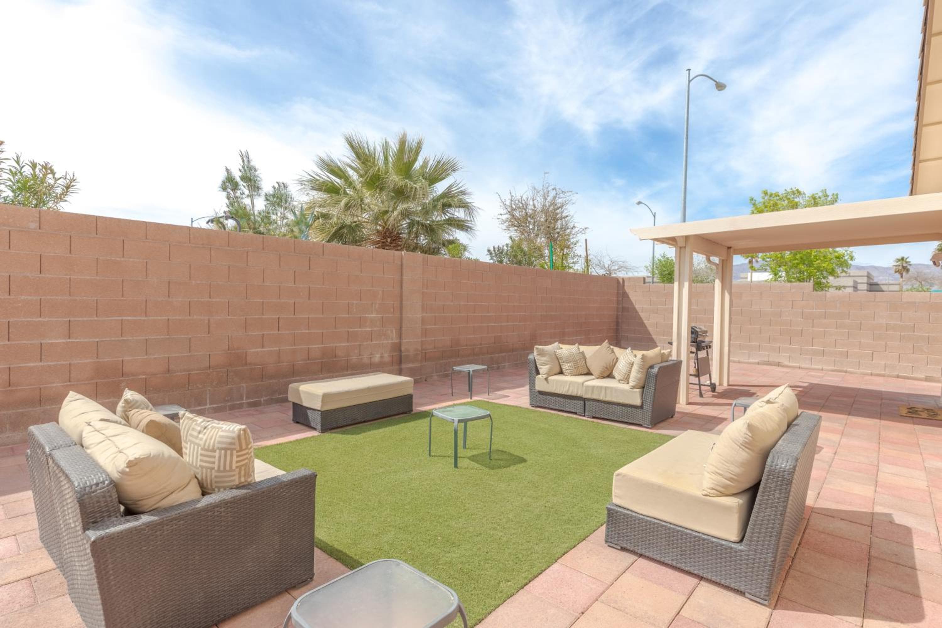 Beautiful Spacious Single Story Vegas Home — 1