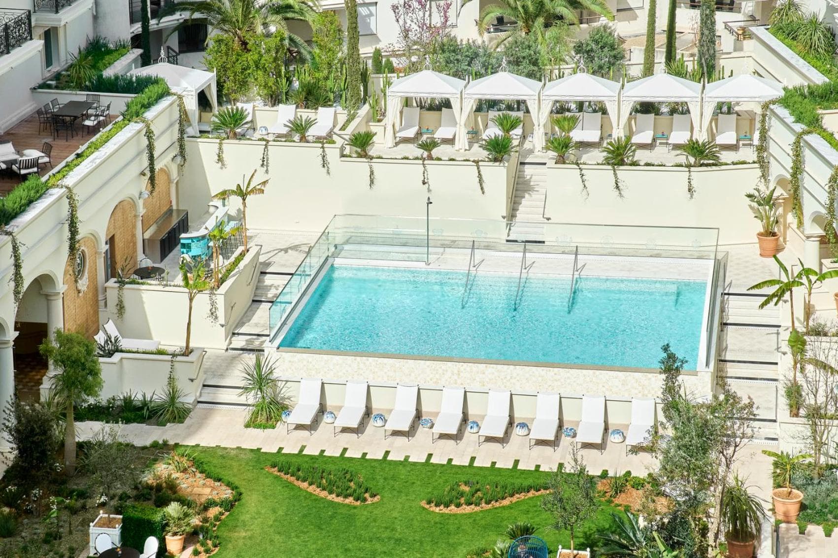 Carlton Cannes, un hotel regente — 17