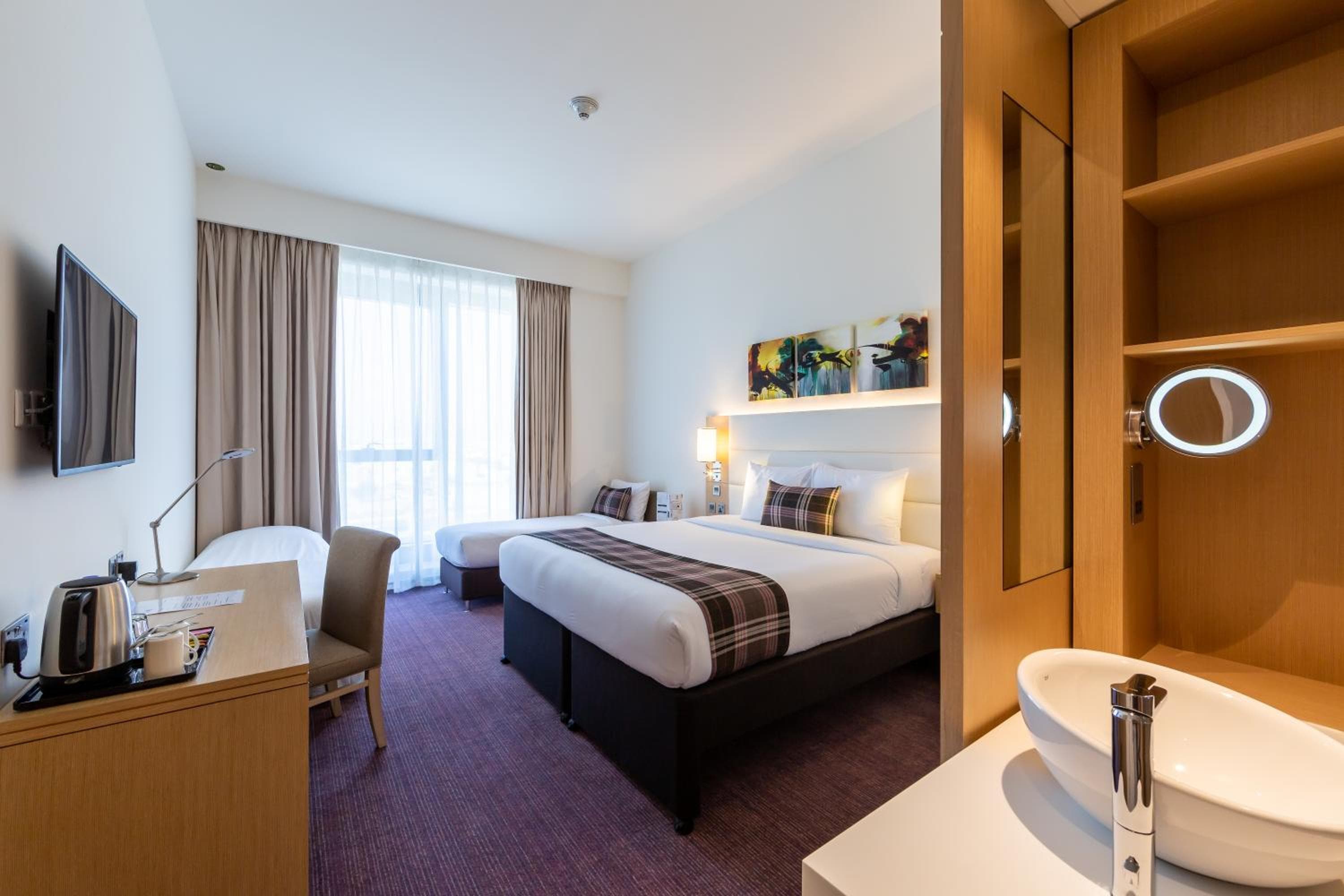 Premier Inn Dubai Dragon Mart — 19