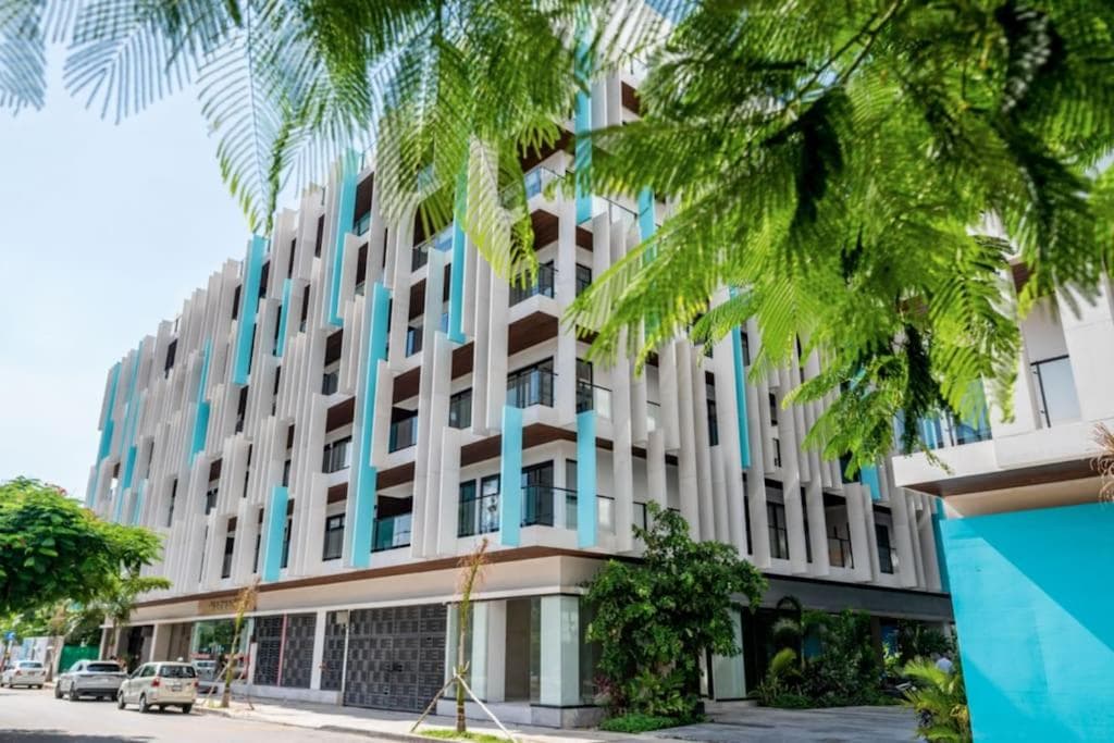 SERENADA 2nd floor 2 bedroom condo By DPM — 1