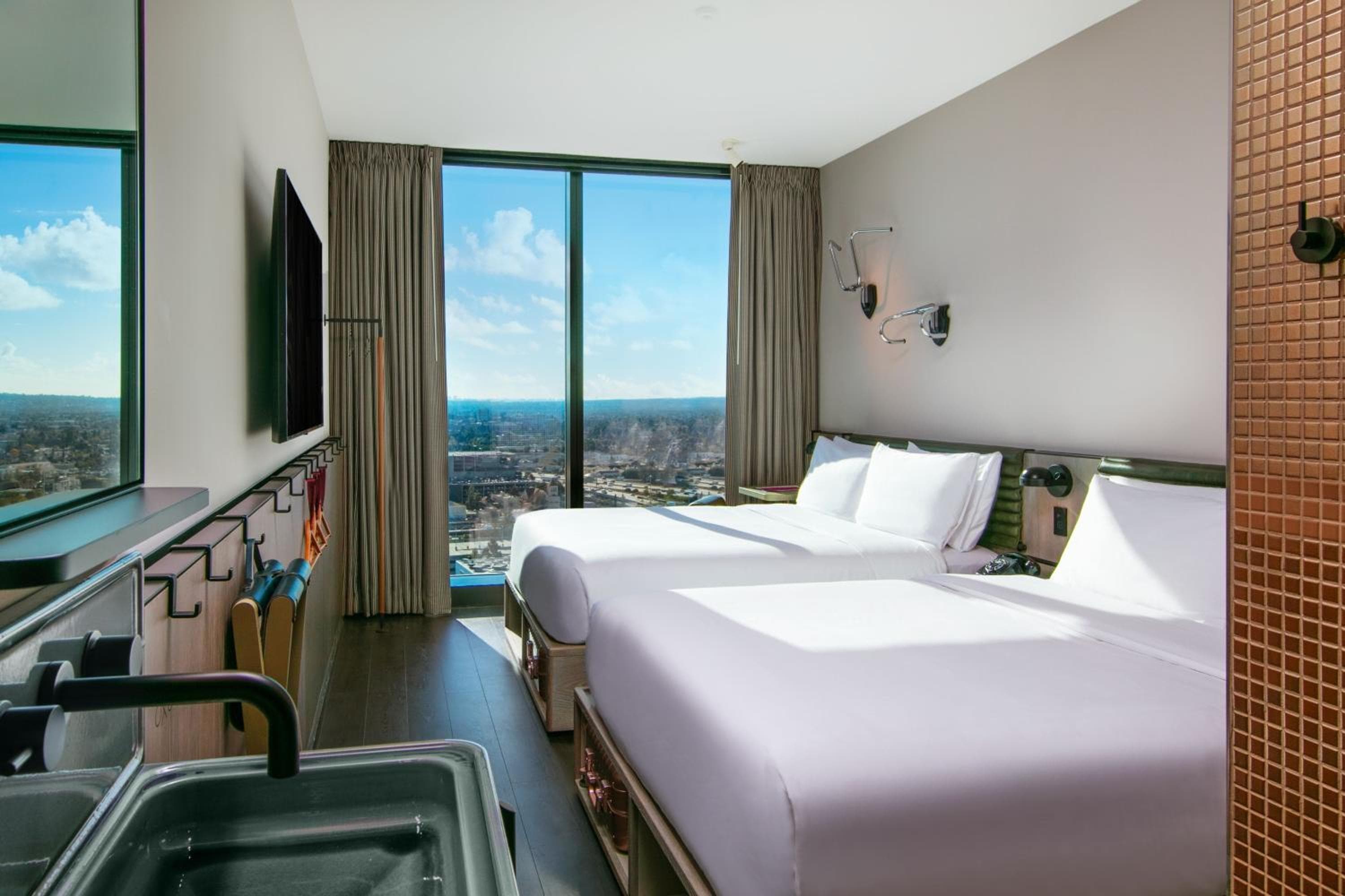 Moxy Downtown Los Angeles — 2