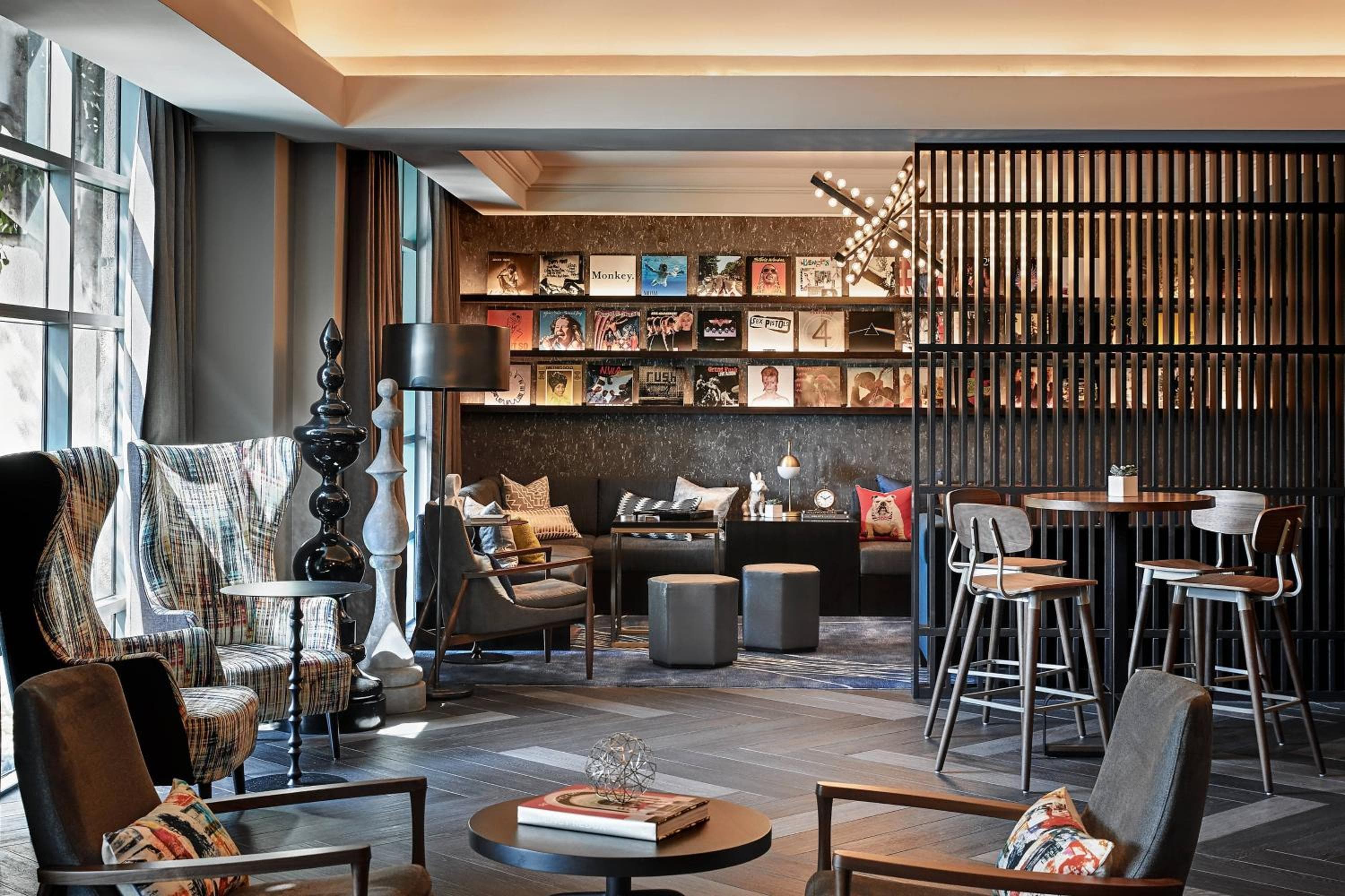 Renaissance Los Angeles Airport Hotel — 18