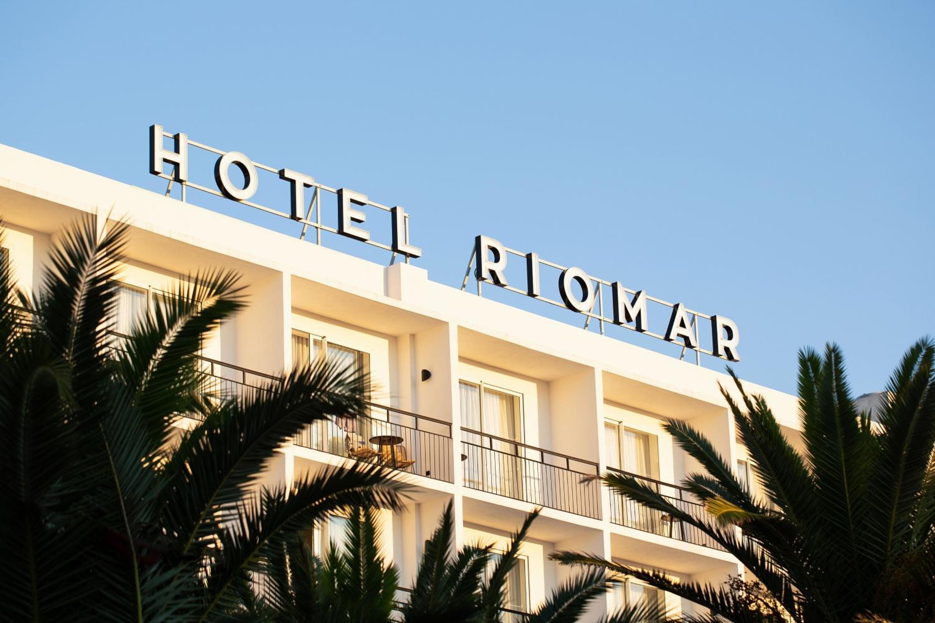 Hotel Riomar, Ibiza, un hotel de cartera homenaje — 7