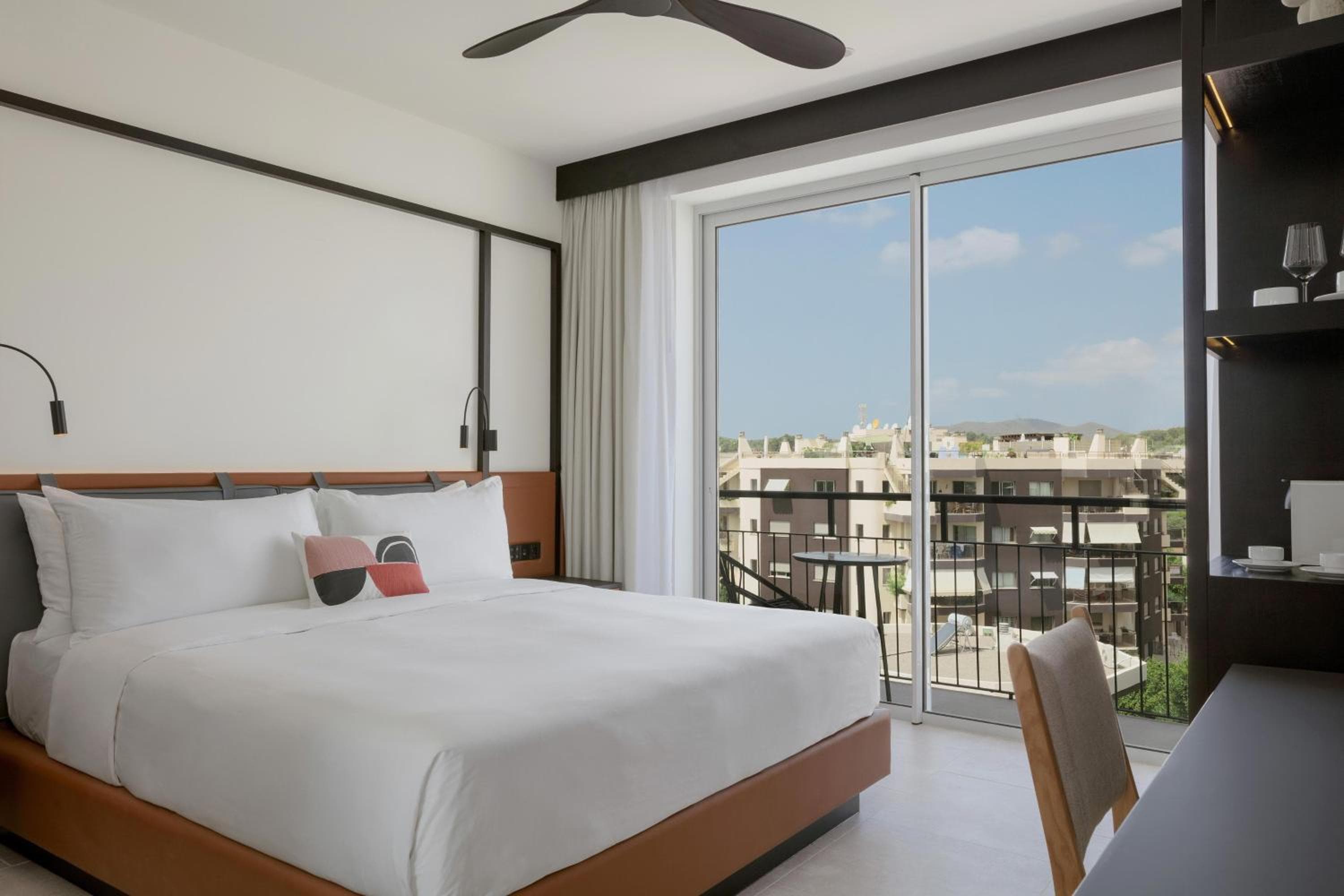Hotel Riomar, Ibiza, un hotel de cartera homenaje — 18