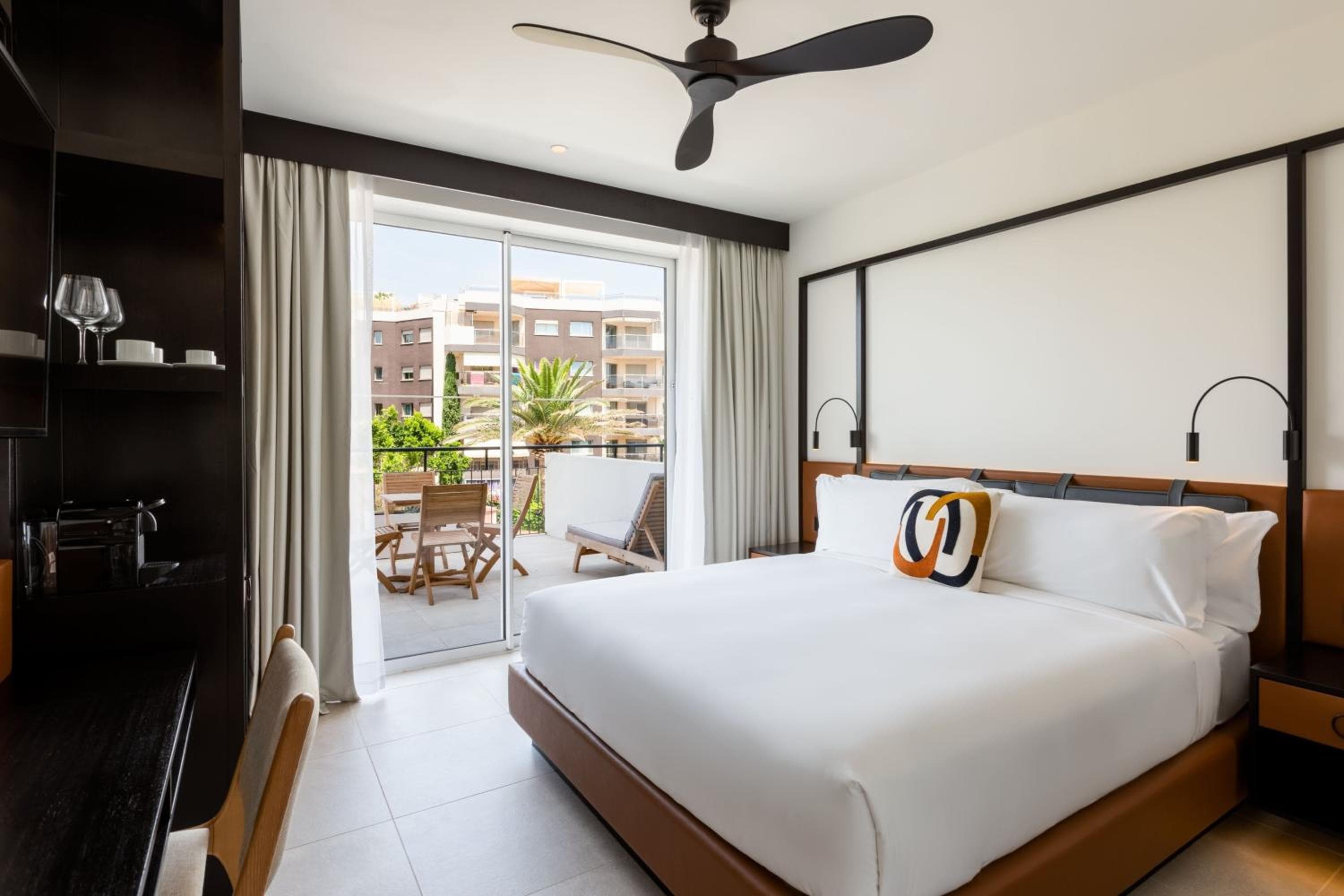 Hotel Riomar, Ibiza, un hotel de cartera homenaje — 19