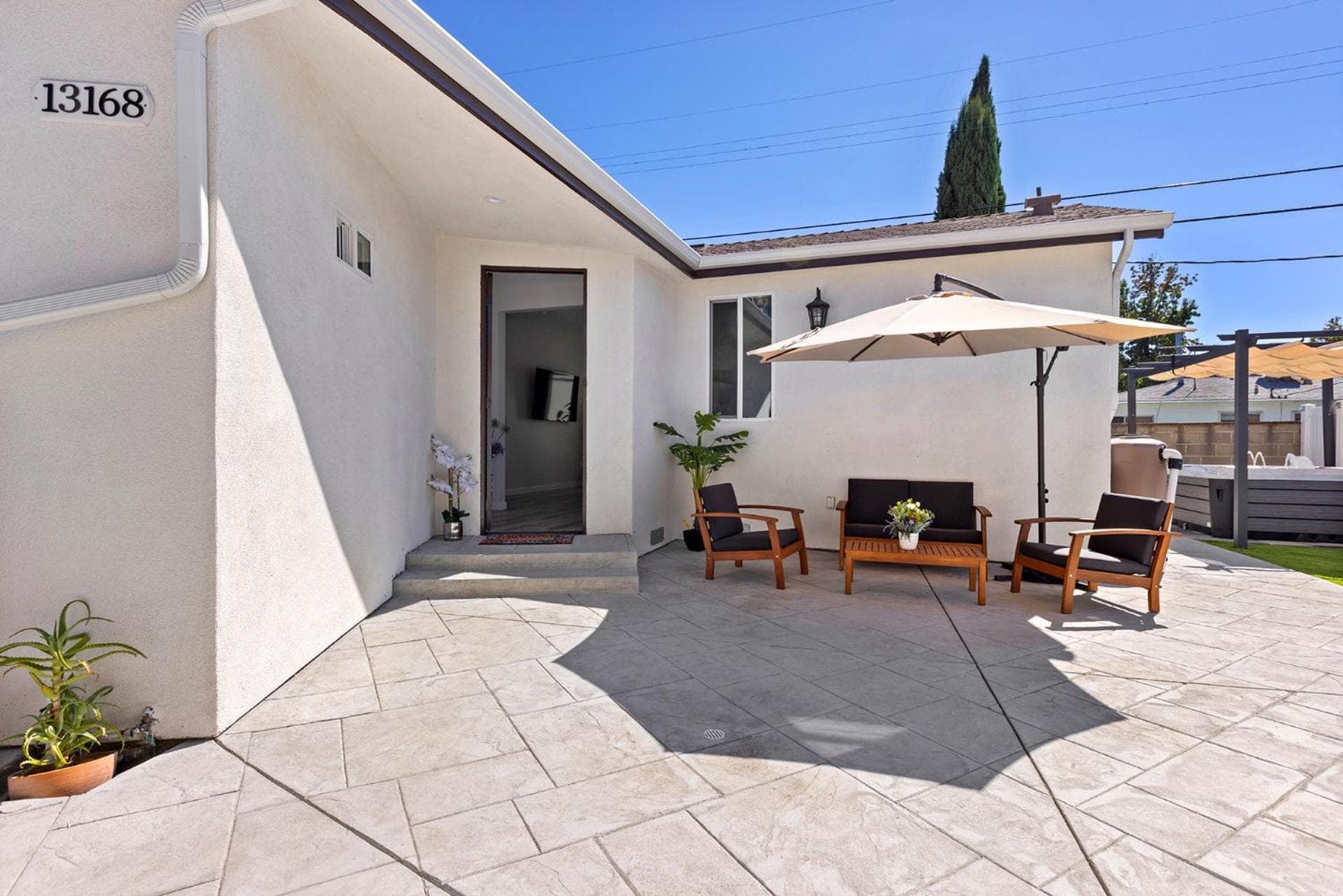 Adorable 3 bedroom with Jacuzzi & more — 1