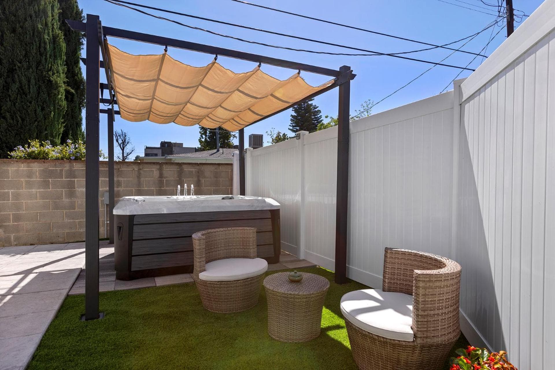 Adorable 3 bedroom with Jacuzzi & more — 3
