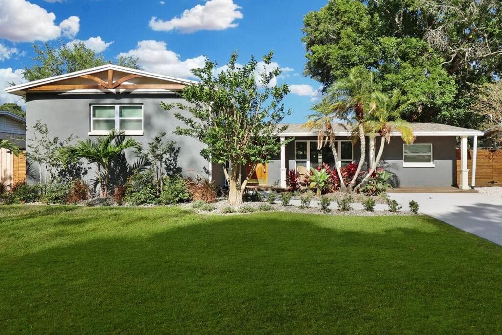 Palm Tree Paradise Tampa Pool Home — 1