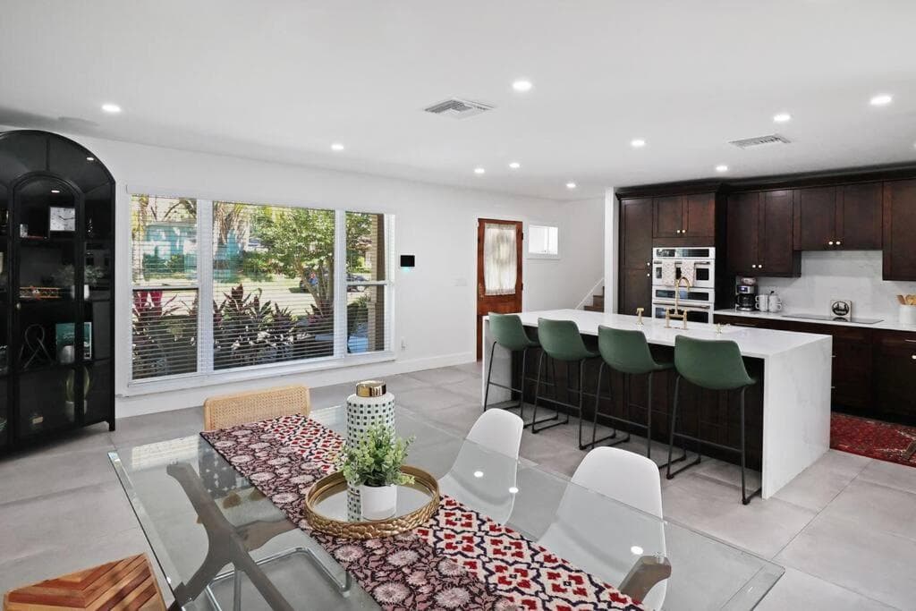 Palm Tree Paradise Tampa Pool Home — 3