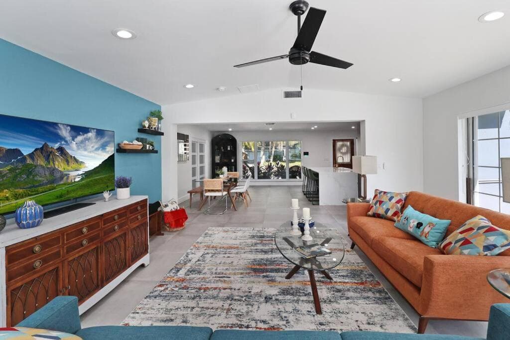Palm Tree Paradise Tampa Pool Home — 8