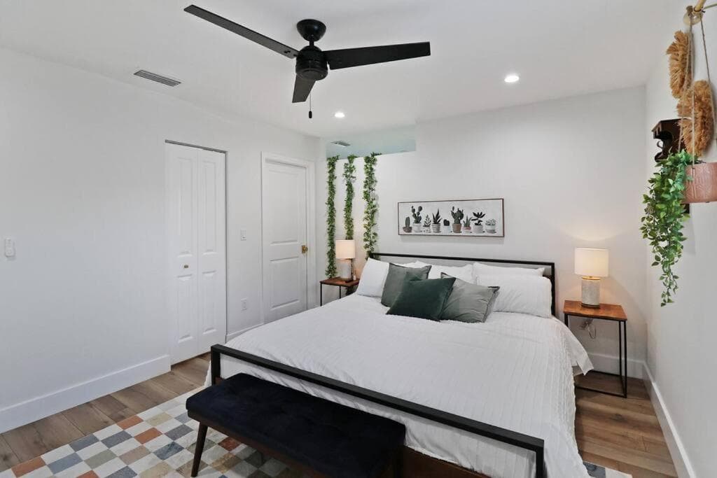 Palm Tree Paradise Tampa Pool Home — 24