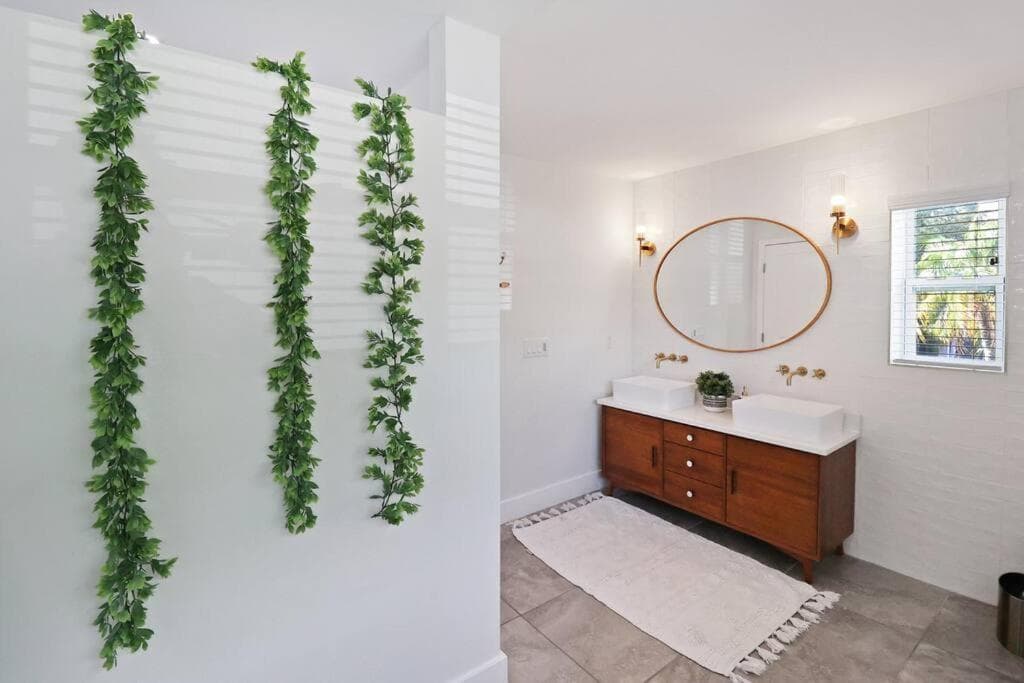 Palm Tree Paradise Tampa Pool Home — 27