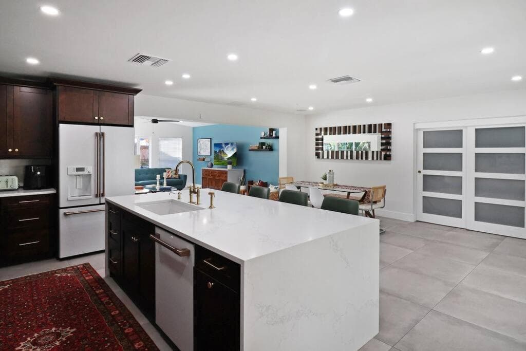 Palm Tree Paradise Tampa Pool Home — 16