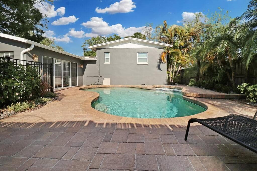 Palm Tree Paradise Tampa Pool Home — 25