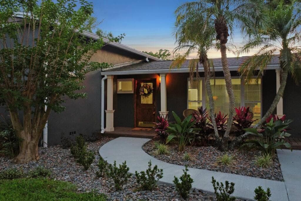 Palm Tree Paradise Tampa Pool Home — 15