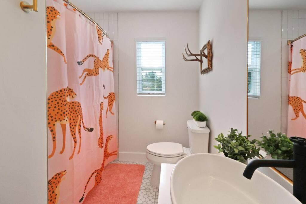 Palm Tree Paradise Tampa Pool Home — 19
