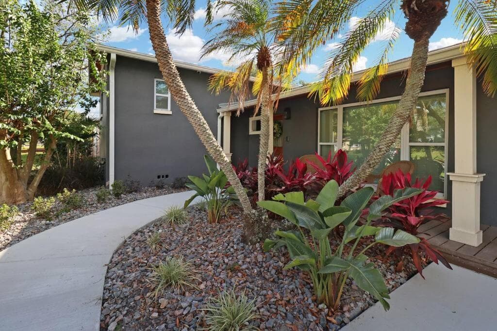 Palm Tree Paradise Tampa Pool Home — 11