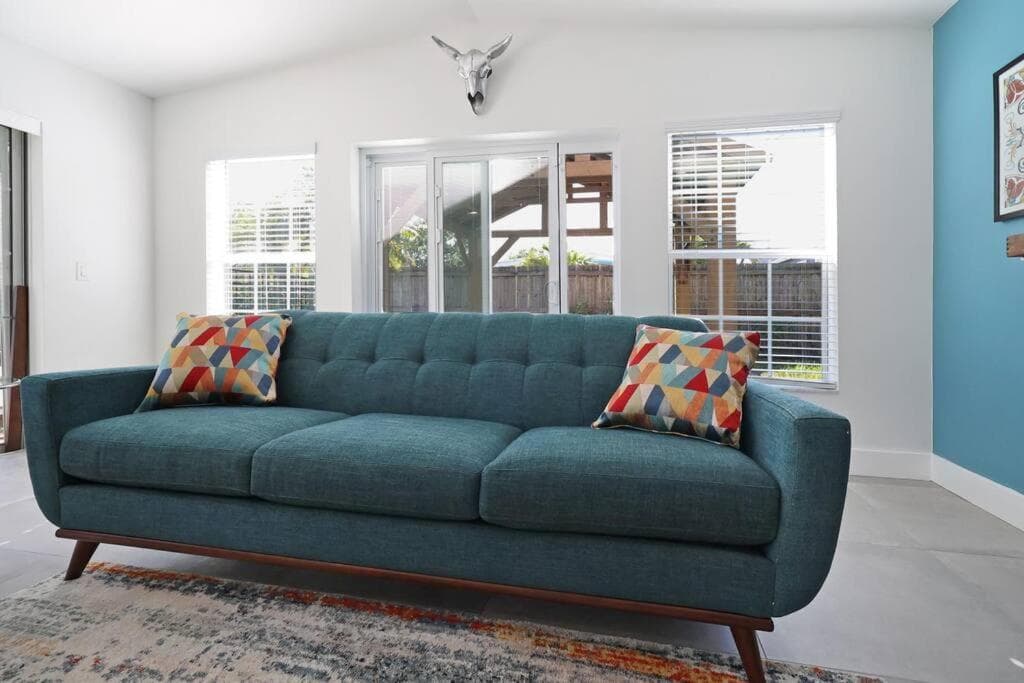 Palm Tree Paradise Tampa Pool Home — 12