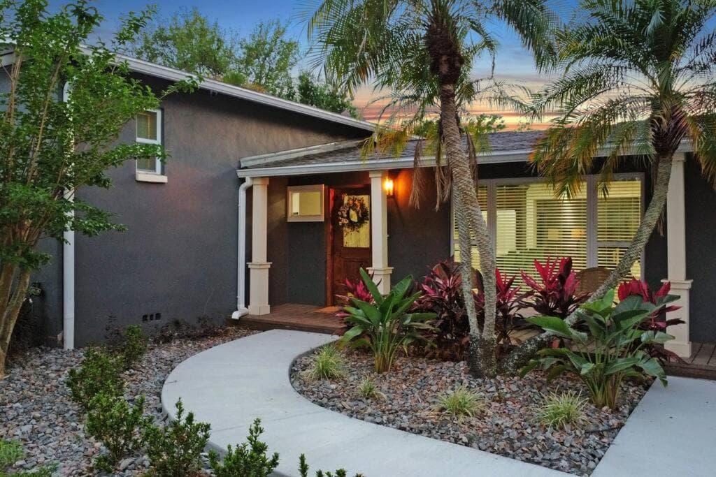 Palm Tree Paradise Tampa Pool Home — 13